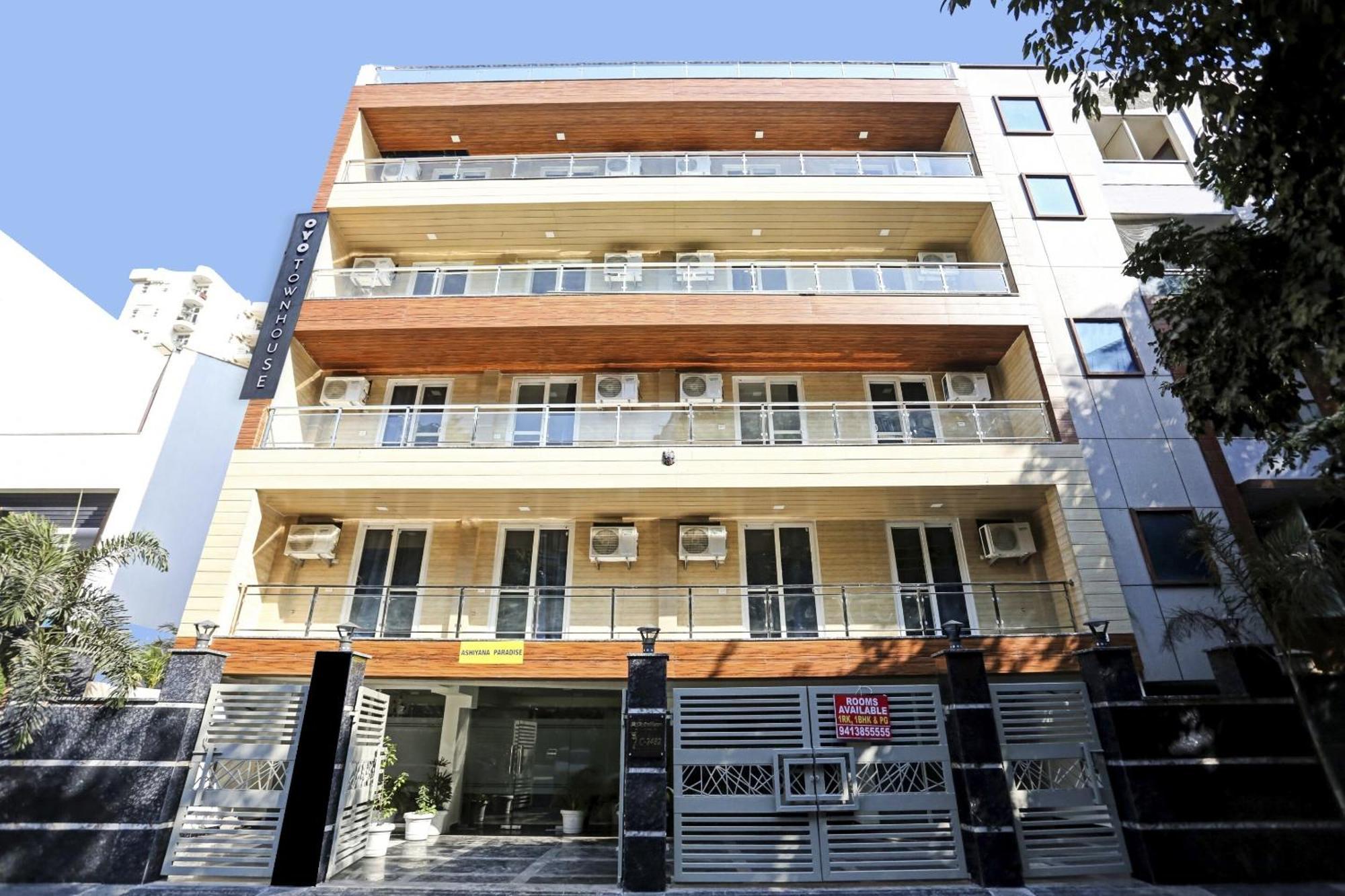 Townhouse 1167 Gold Souk Hotel