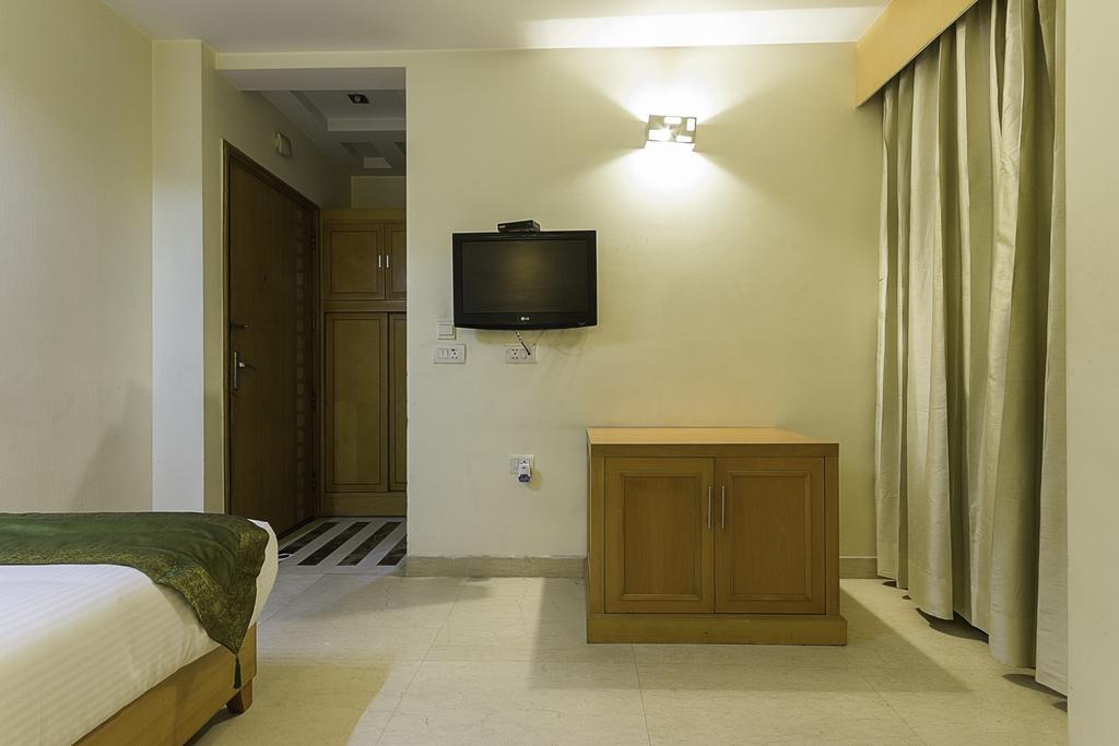Hotel Bizzotel Gurgaon