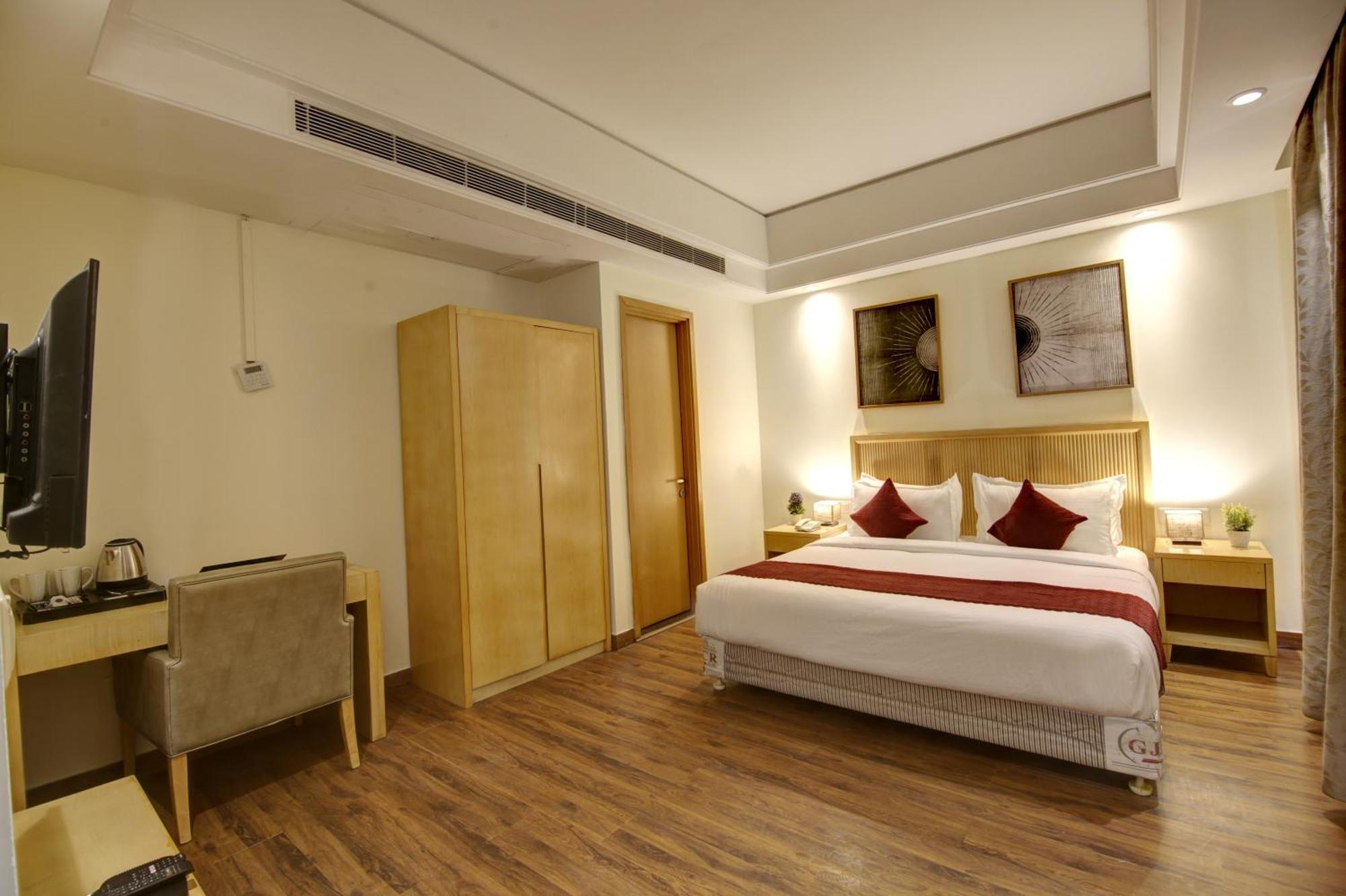 Hotel Saltstayz Select - Galleria Market & Golf Course Road