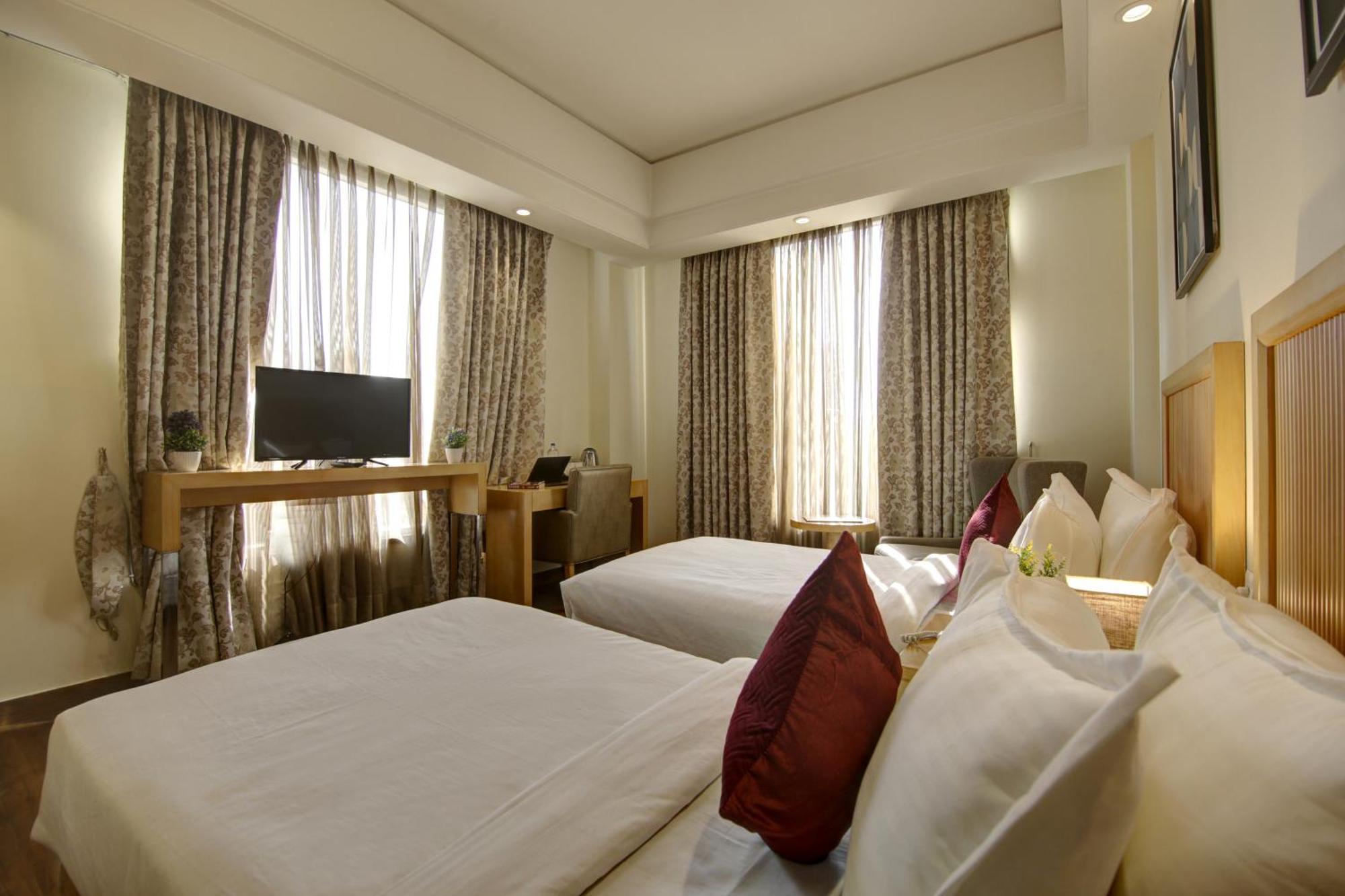 Saltstayz Select - Galleria Market & Golf Course Road Hotel Gurgaon