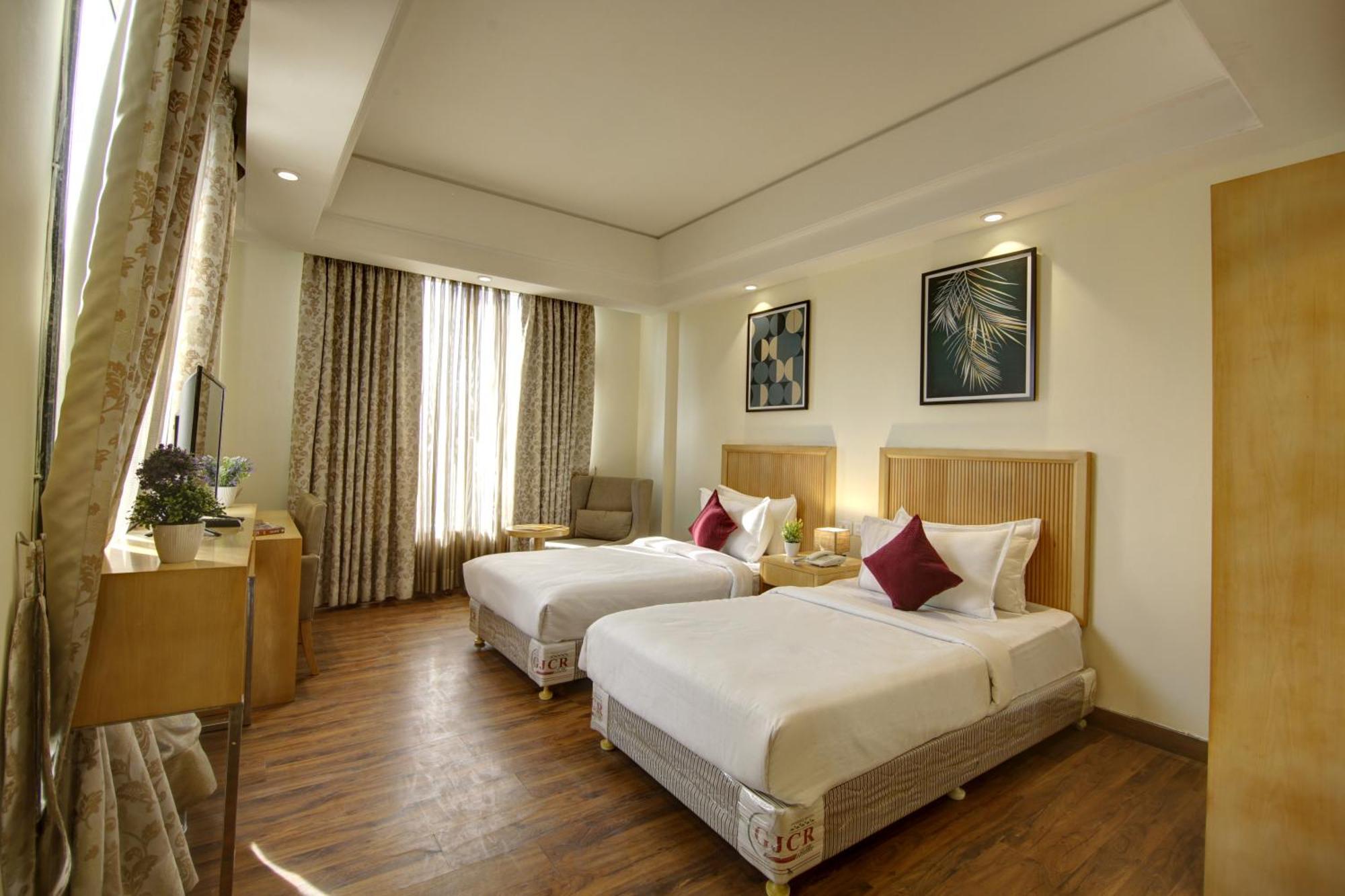 Saltstayz Select - Galleria Market & Golf Course Road 4*