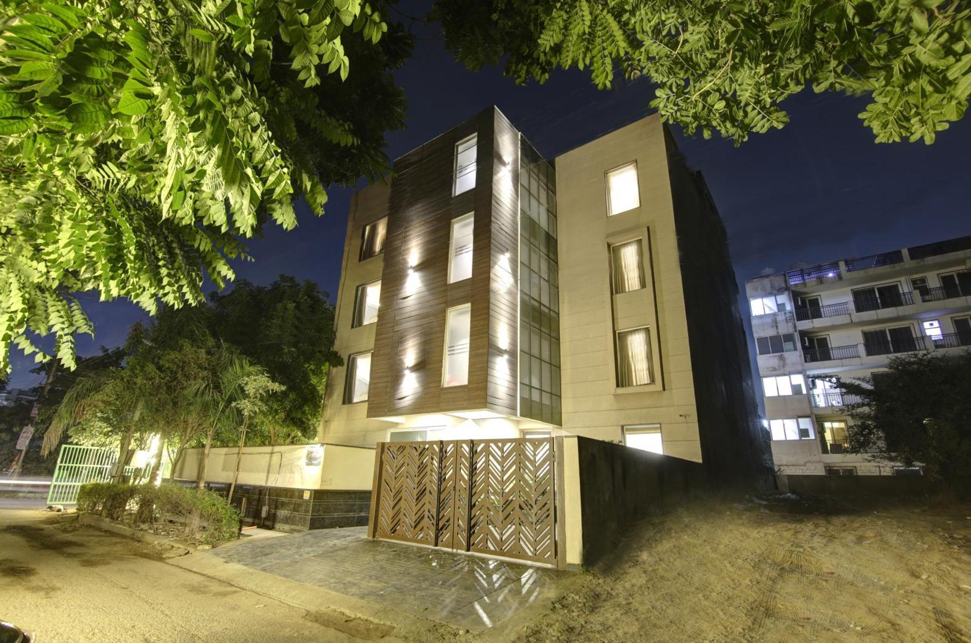 Saltstayz Select - Galleria Market & Golf Course Road 4* Gurgaon
