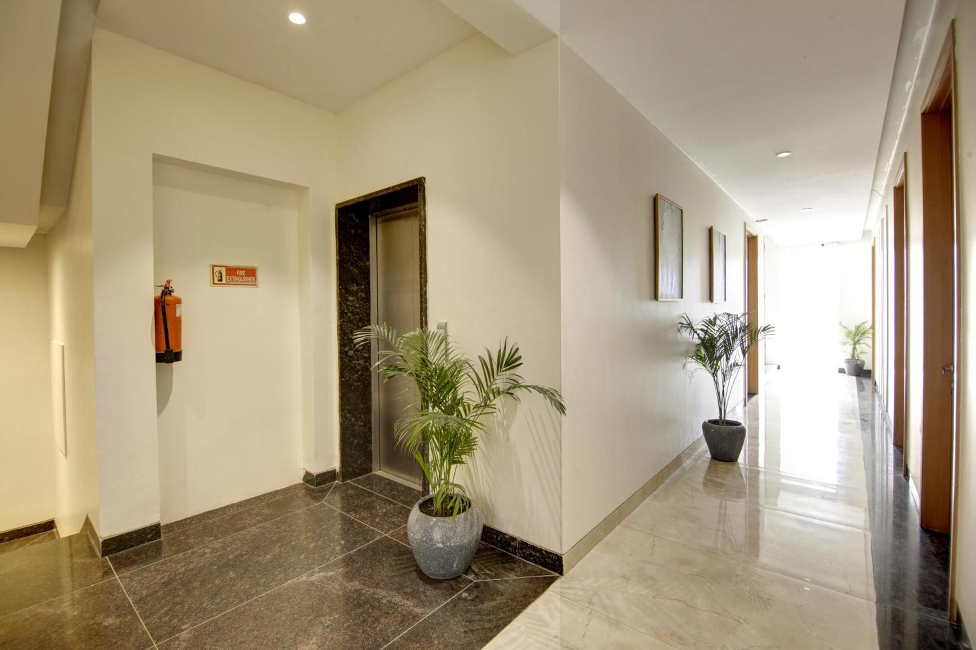 Saltstayz Select - Galleria Market & Golf Course Road Hotel