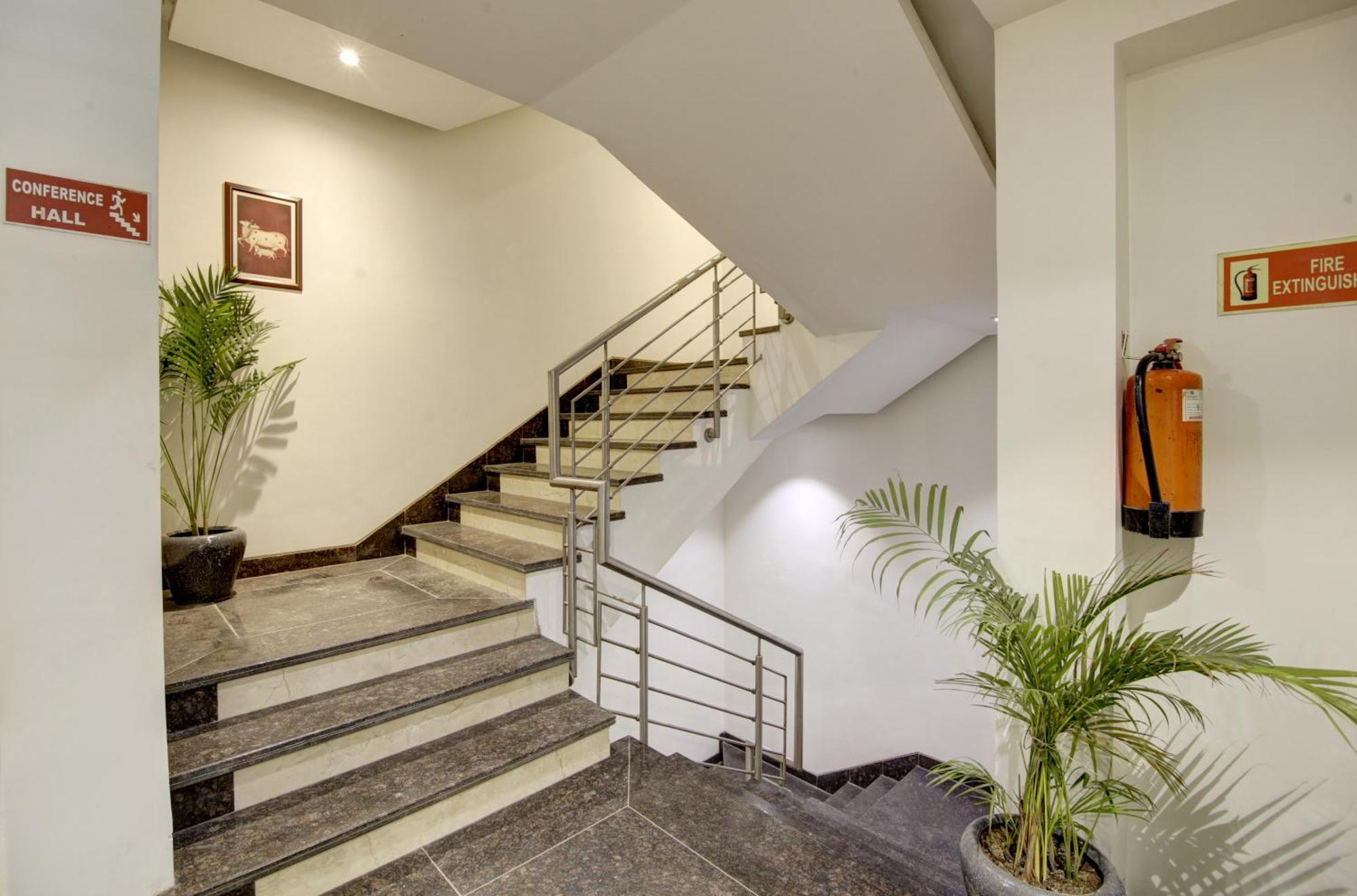 Saltstayz Select - Galleria Market & Golf Course Road