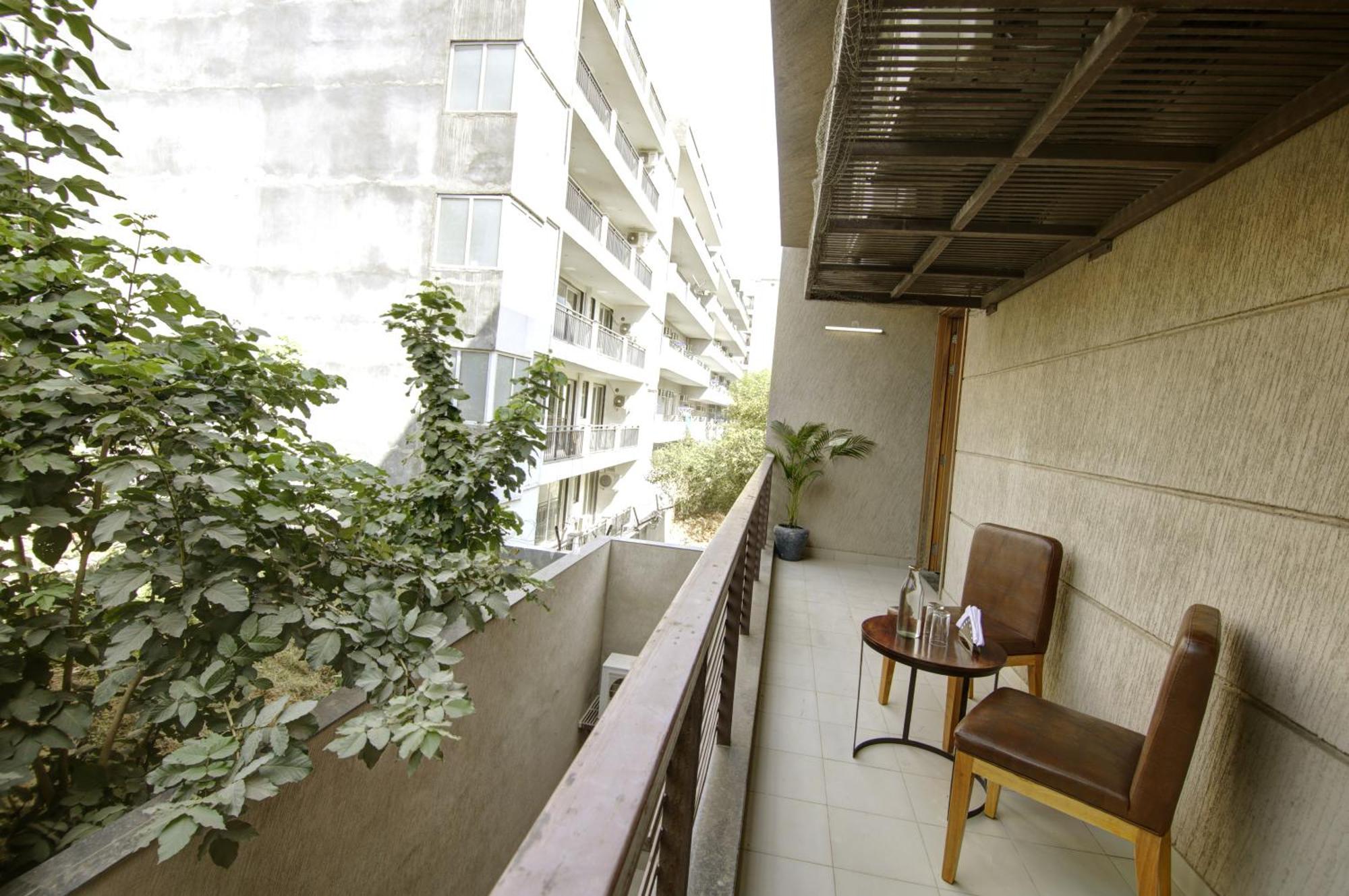 Saltstayz Select - Galleria Market & Golf Course Road Hotel 4*