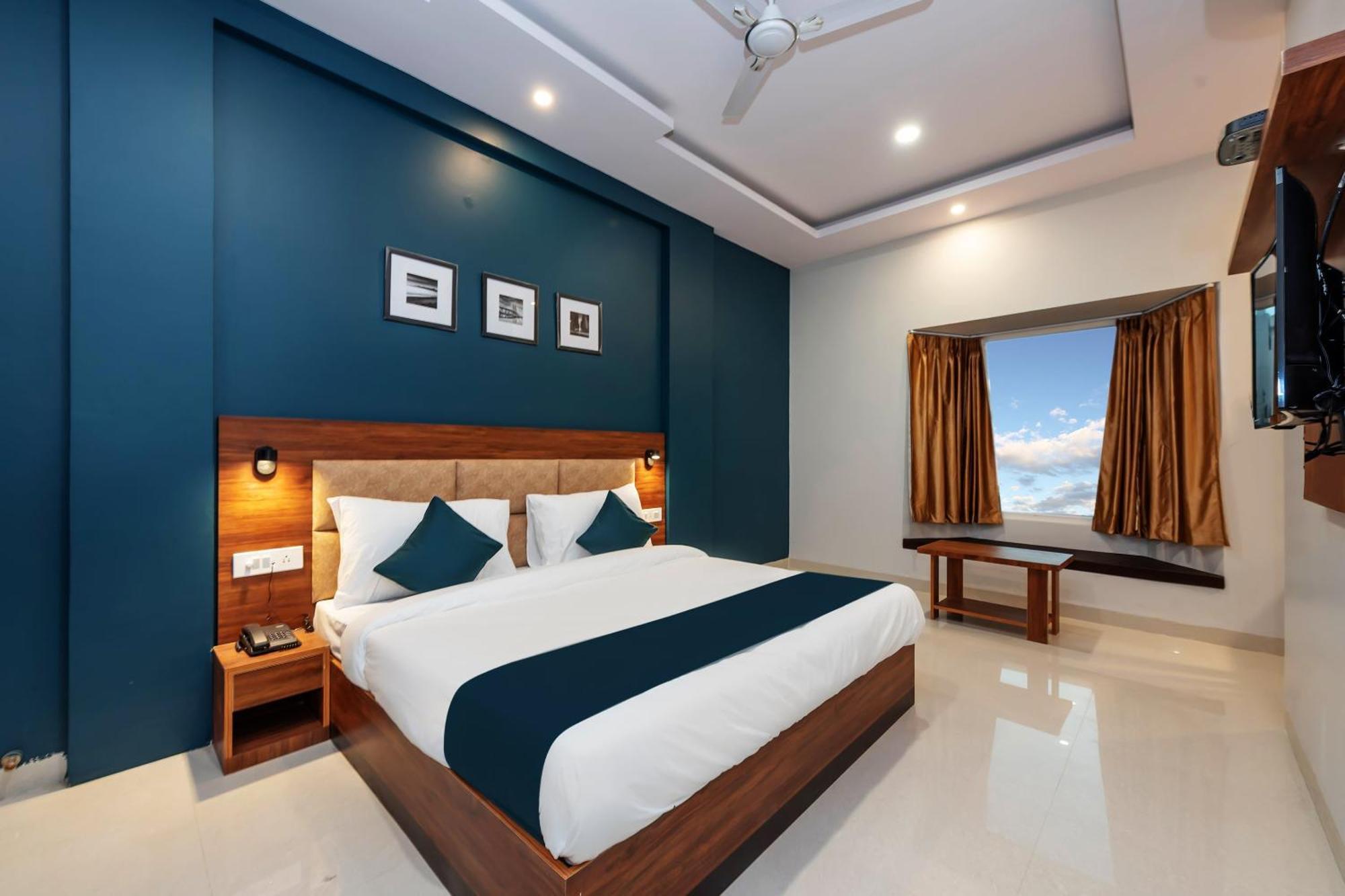 Hotel O Earth Near Bestech Central Square Mall
