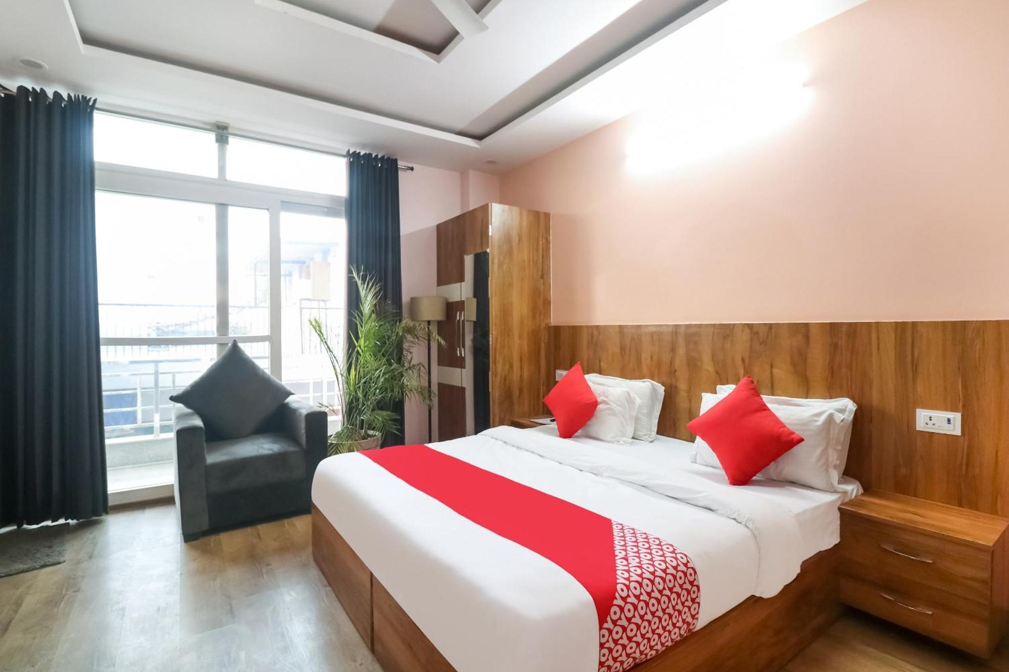 Oyo Aqua Near Omaxe Celebration Mall Hotel