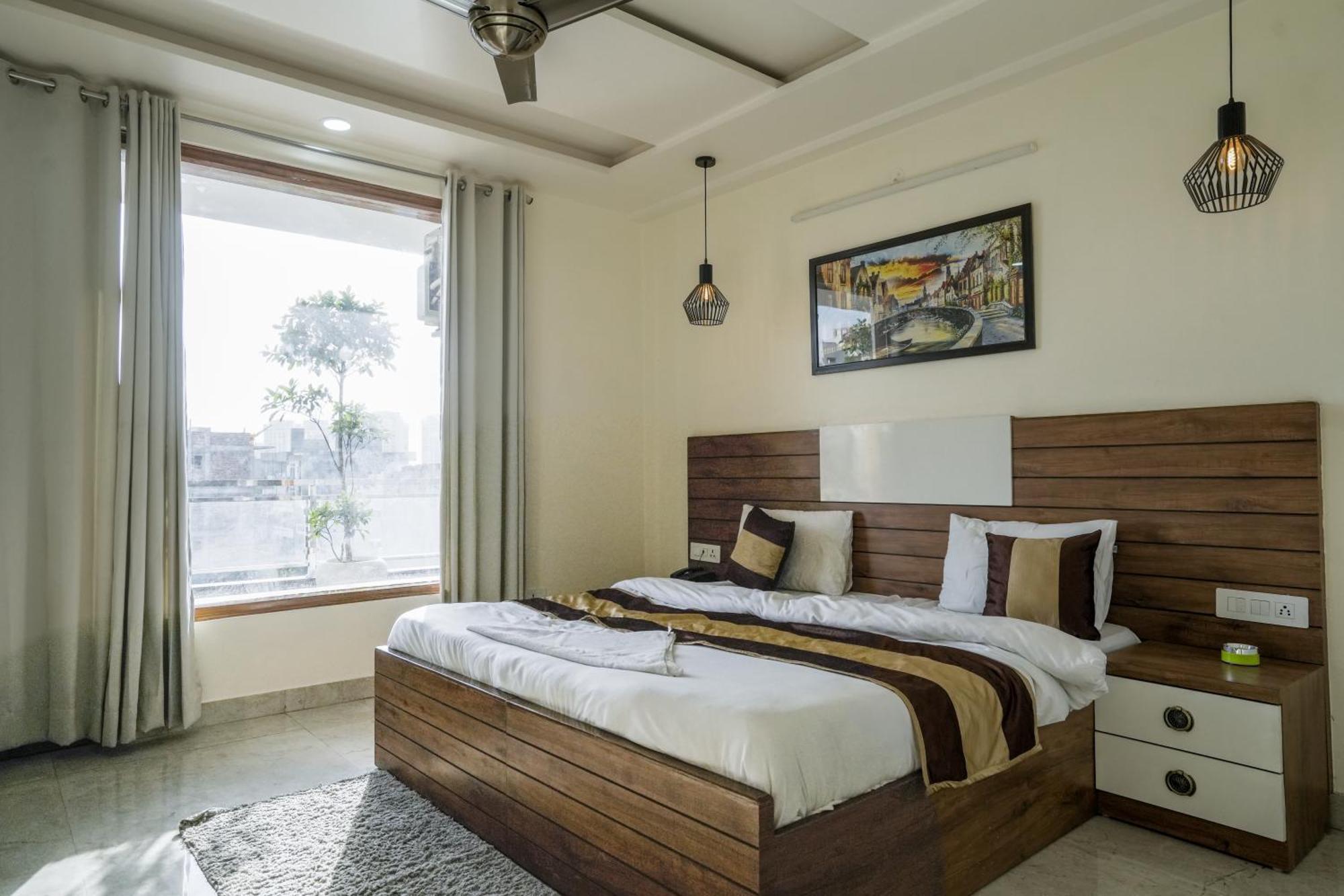 Maharaja Palace Boutique Near Medanta Medicity Gurgaon