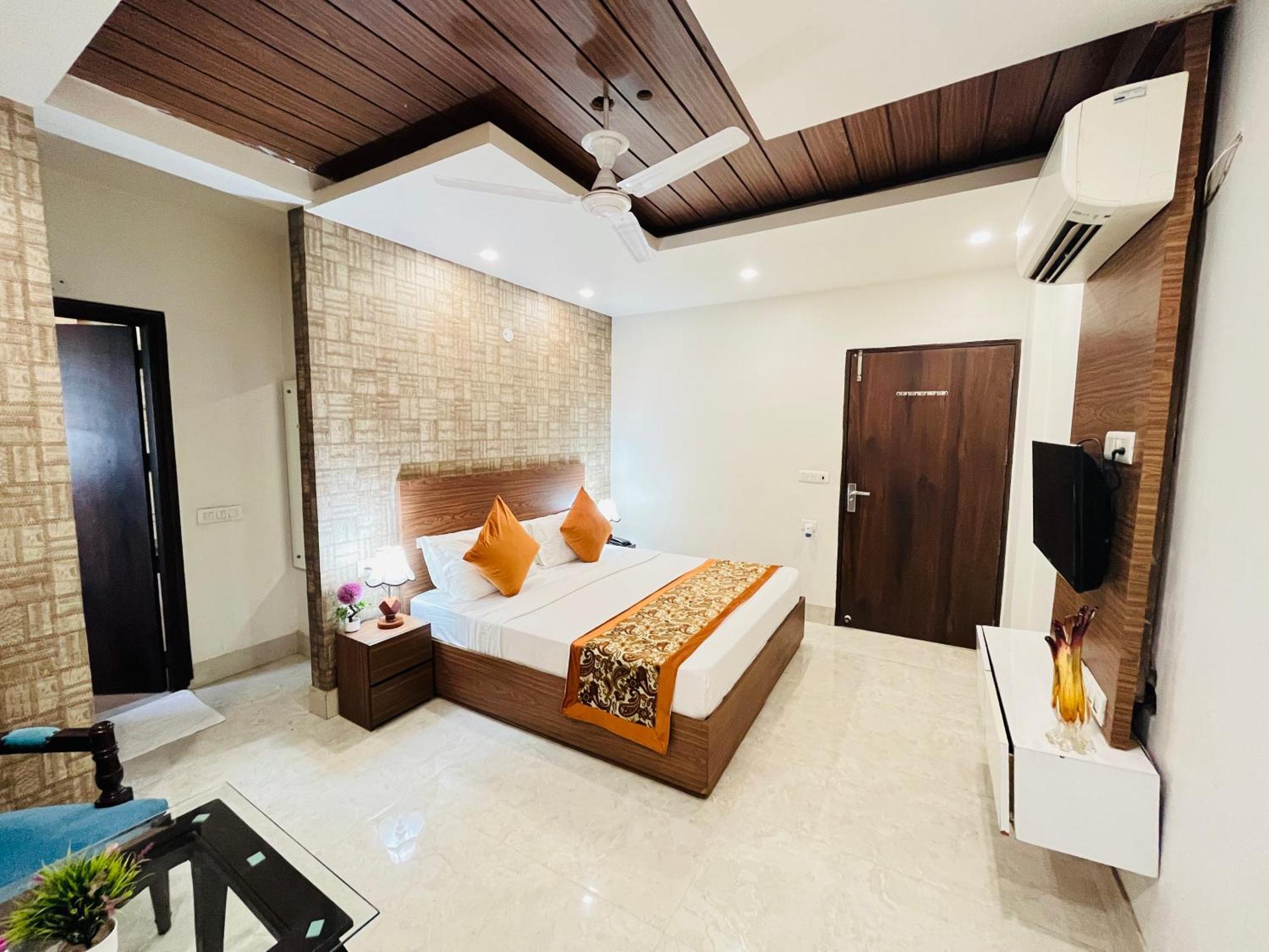 Dayal Regency, Shushant Lok Sector 29, Near Fortis Hospital 3* Gurgaon