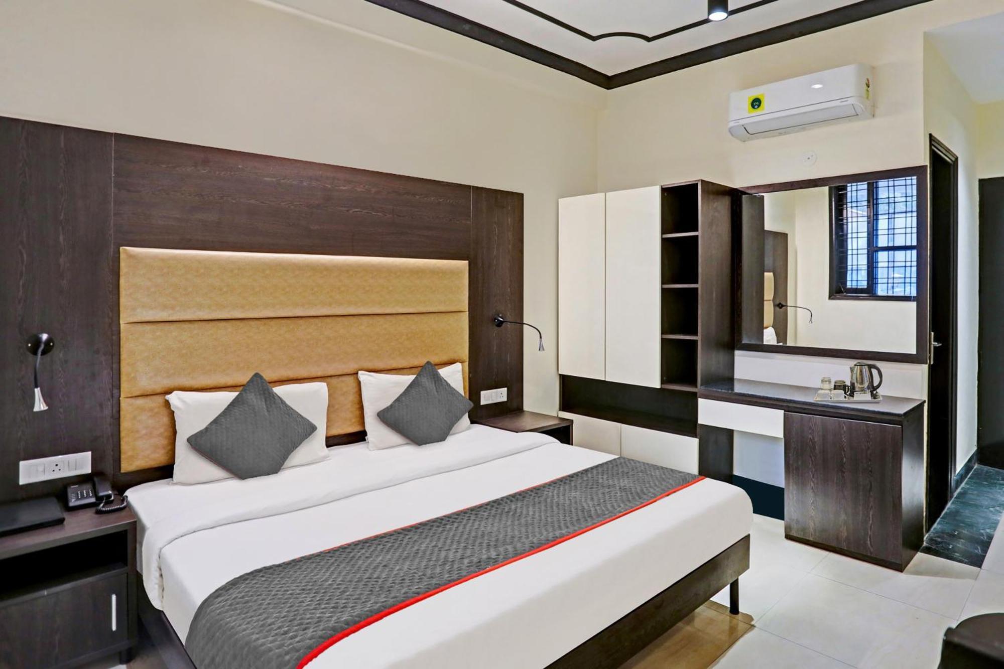 Hotel Townhouse 1184 N Huda Center
