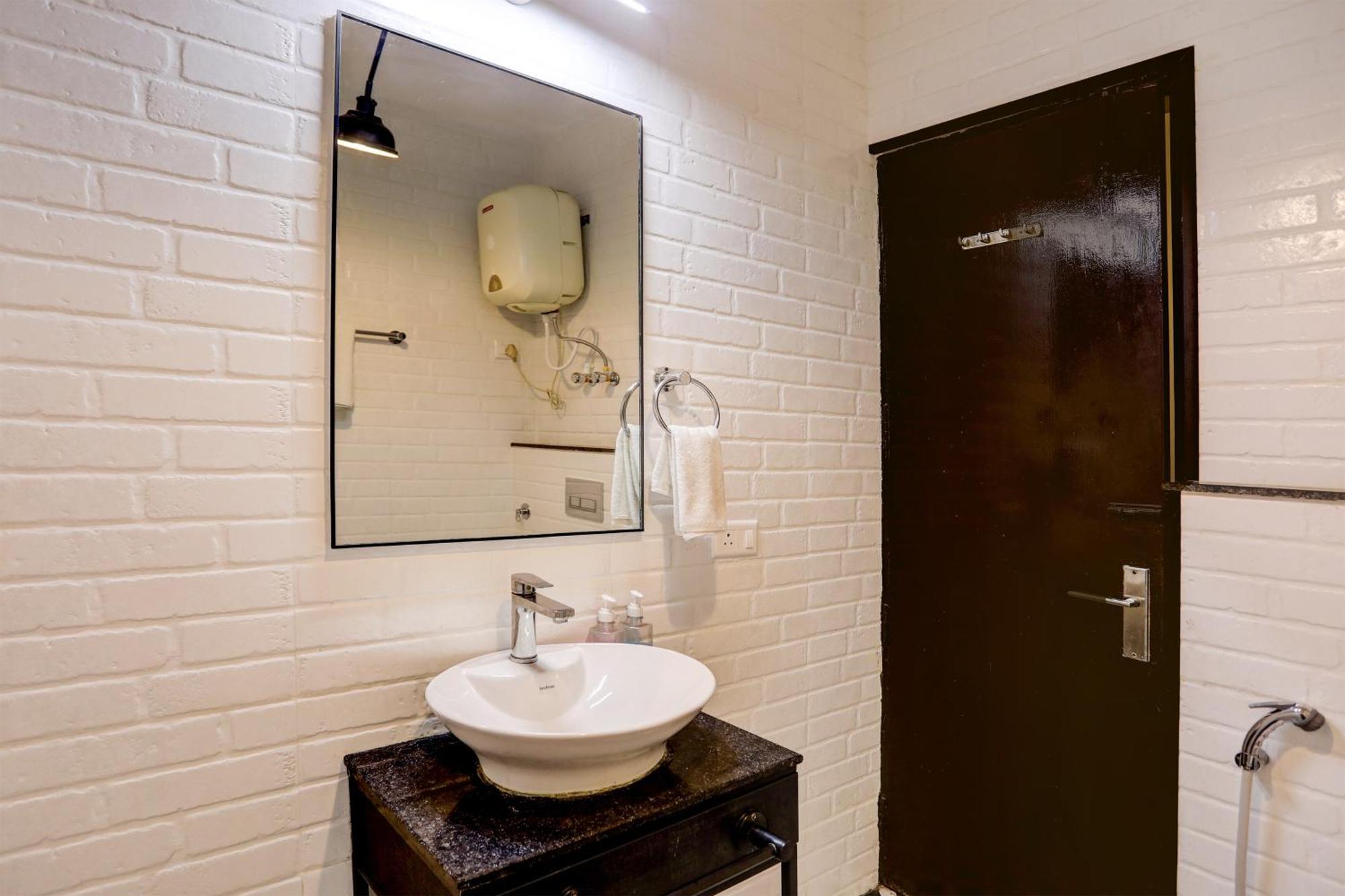 Hotel Townhouse 1184 N Huda Center Gurgaon