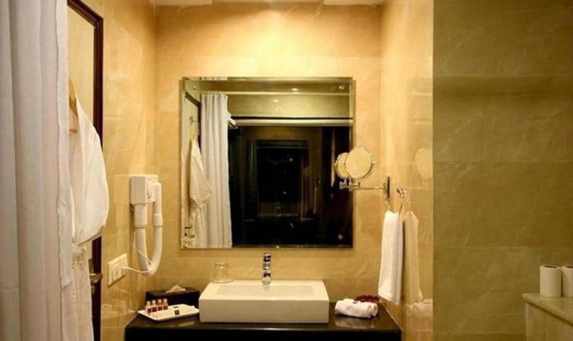 Fabhotel Prime B City Mark Hotel Gurgaon