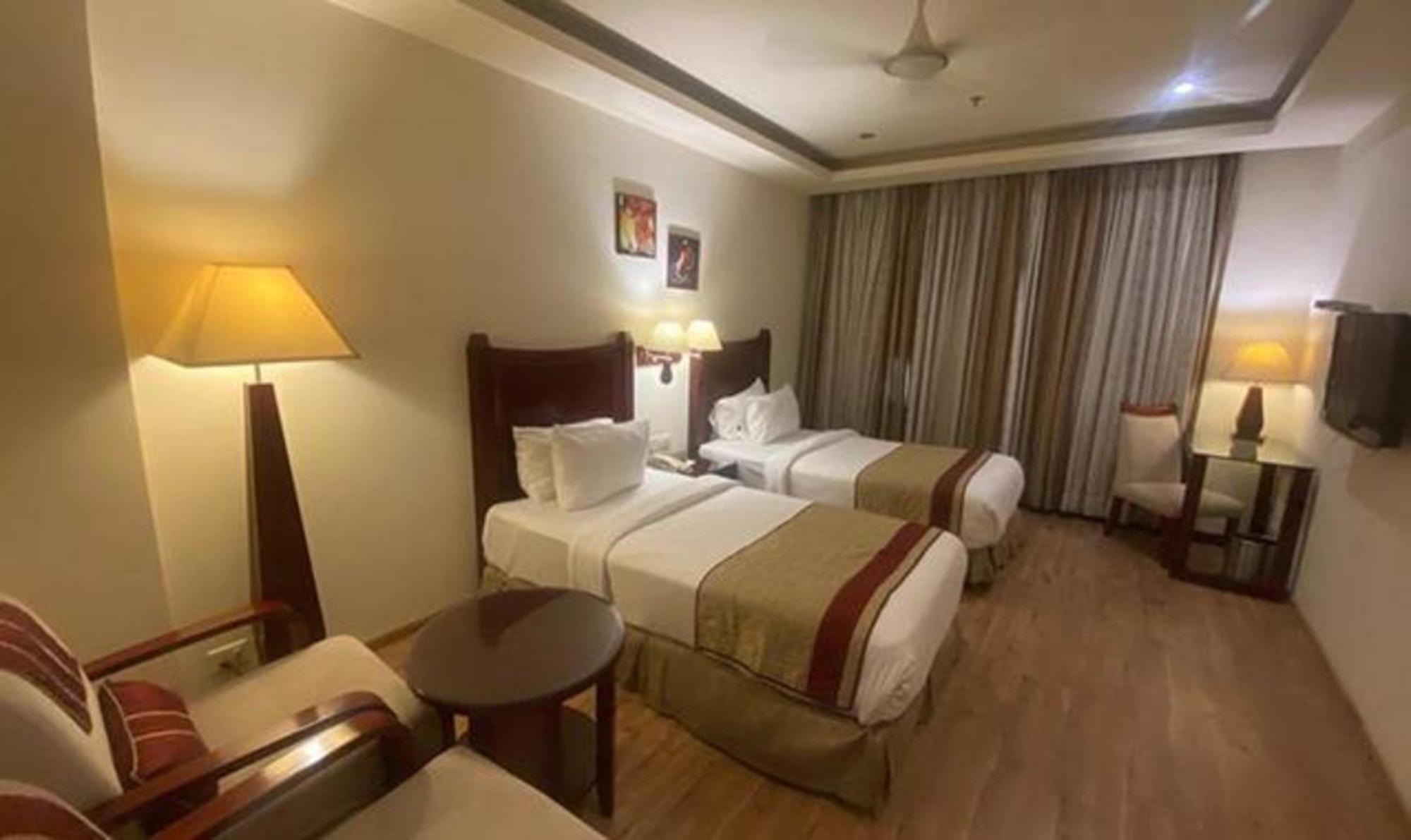Fabhotel Prime B City Mark 3*