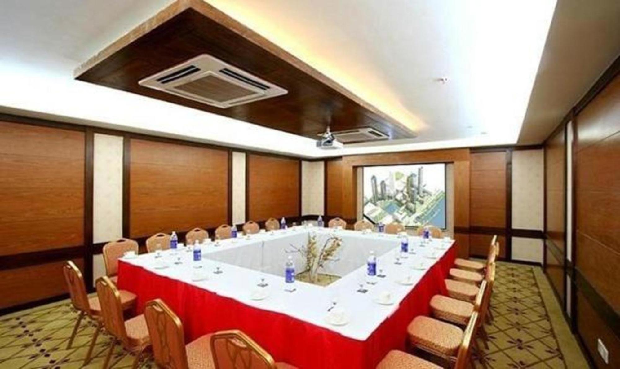 Hotel Fabhotel Prime B City Mark Gurgaon