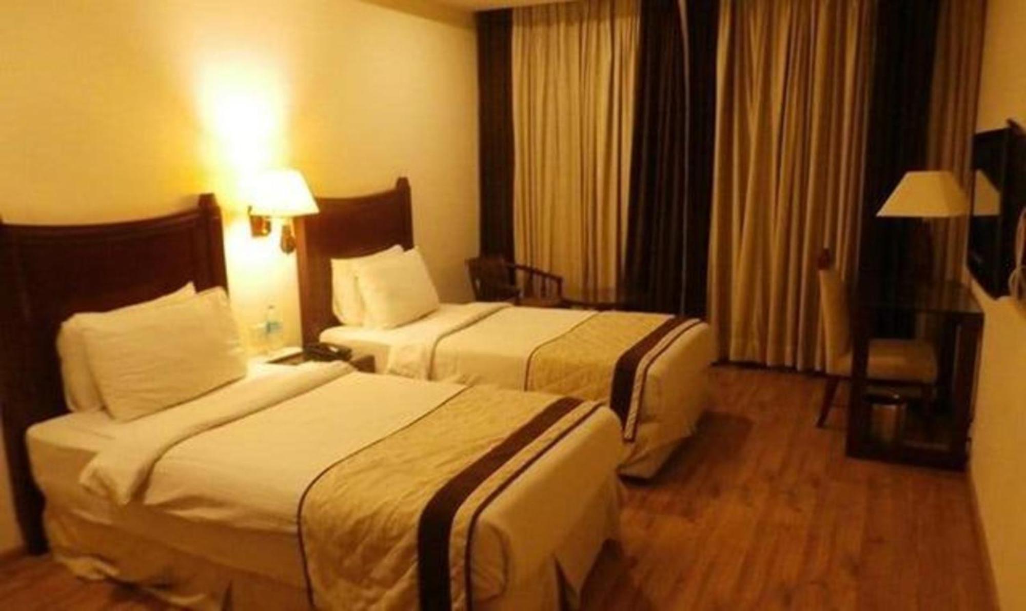 Hotel Fabhotel Prime B City Mark Gurgaon