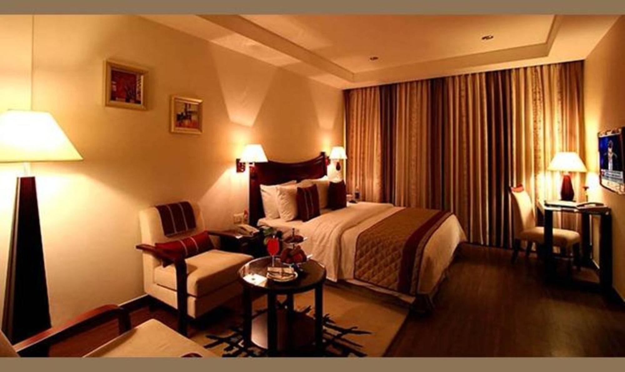 Hotel Fabhotel Prime B City Mark