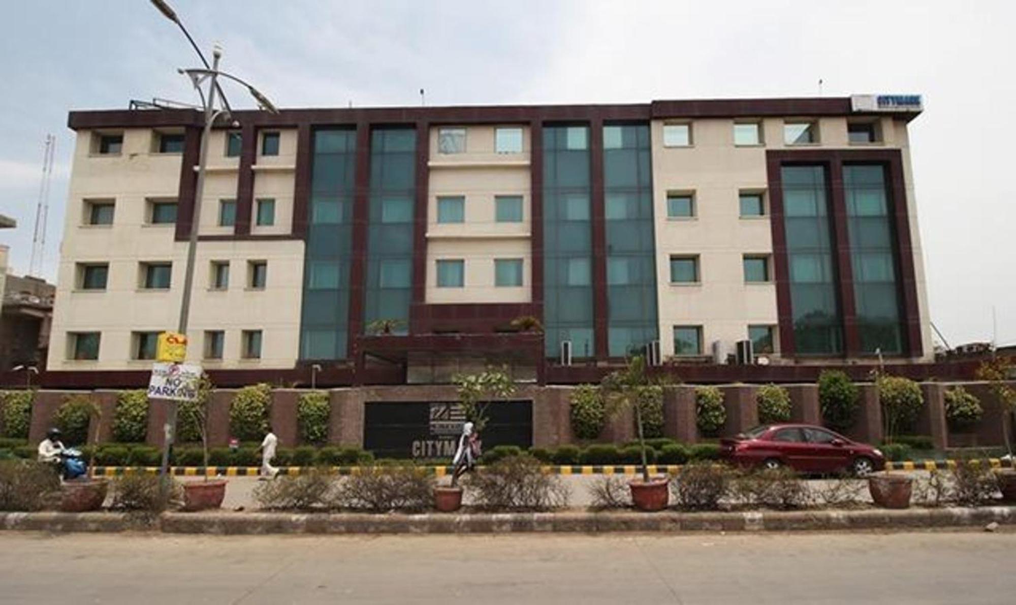 Hotel Fabhotel Prime B City Mark 3*