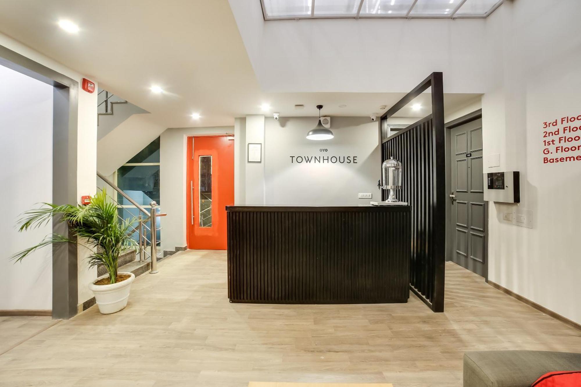 Townhouse Unitech Cyber Park Near Omaxe Celebration Mall 4*