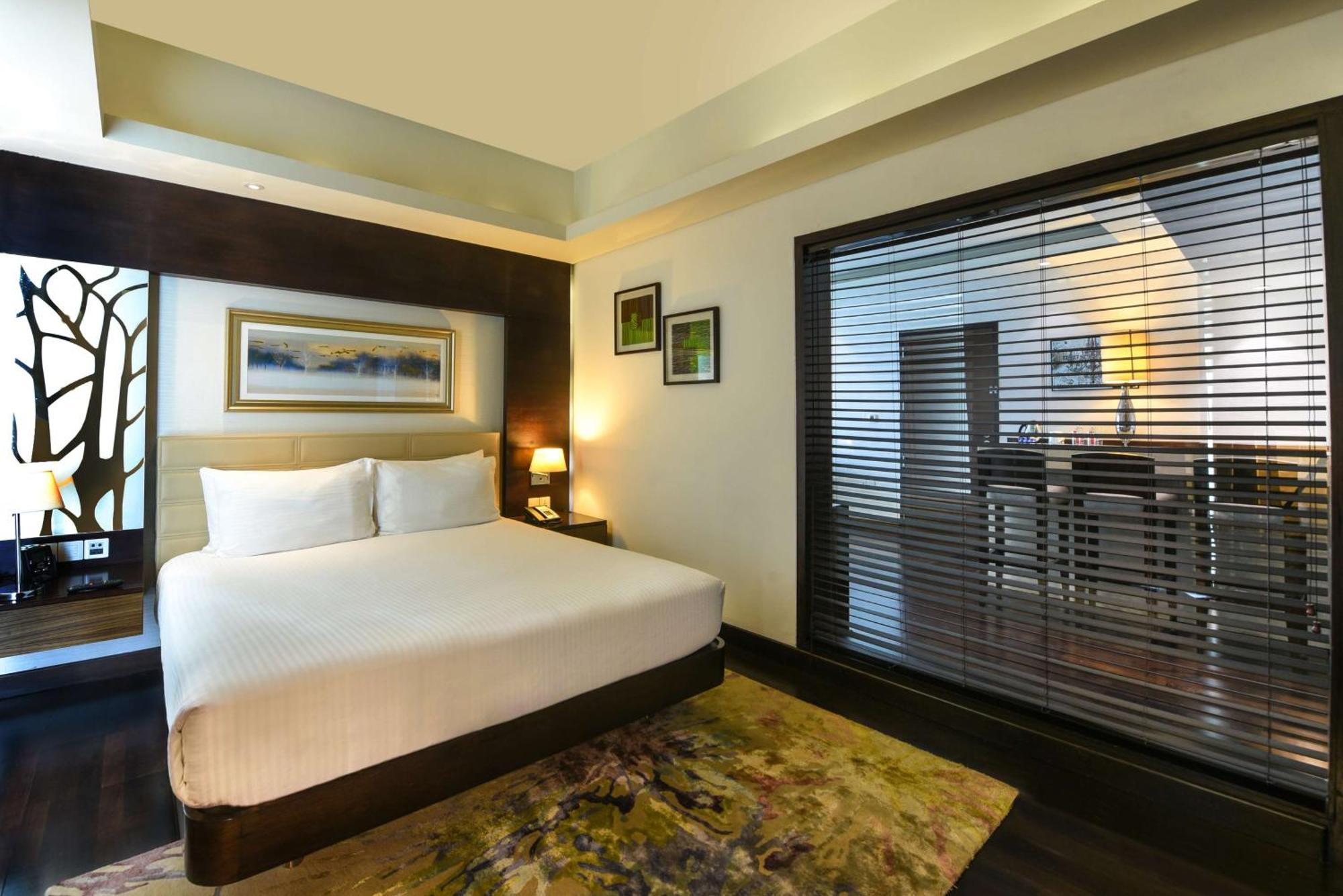 Doubletree By Hilton Gurugram Baani Square Hotel