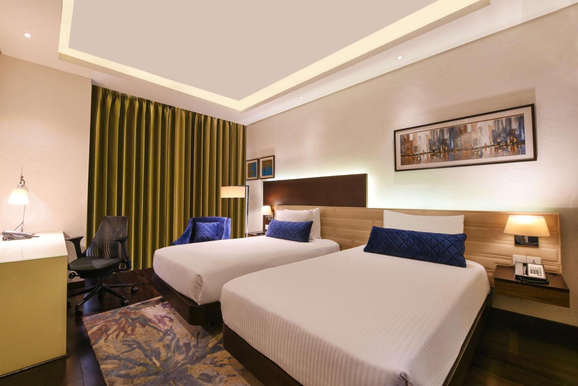 Hotel Doubletree By Hilton Gurugram Baani Square 5*
