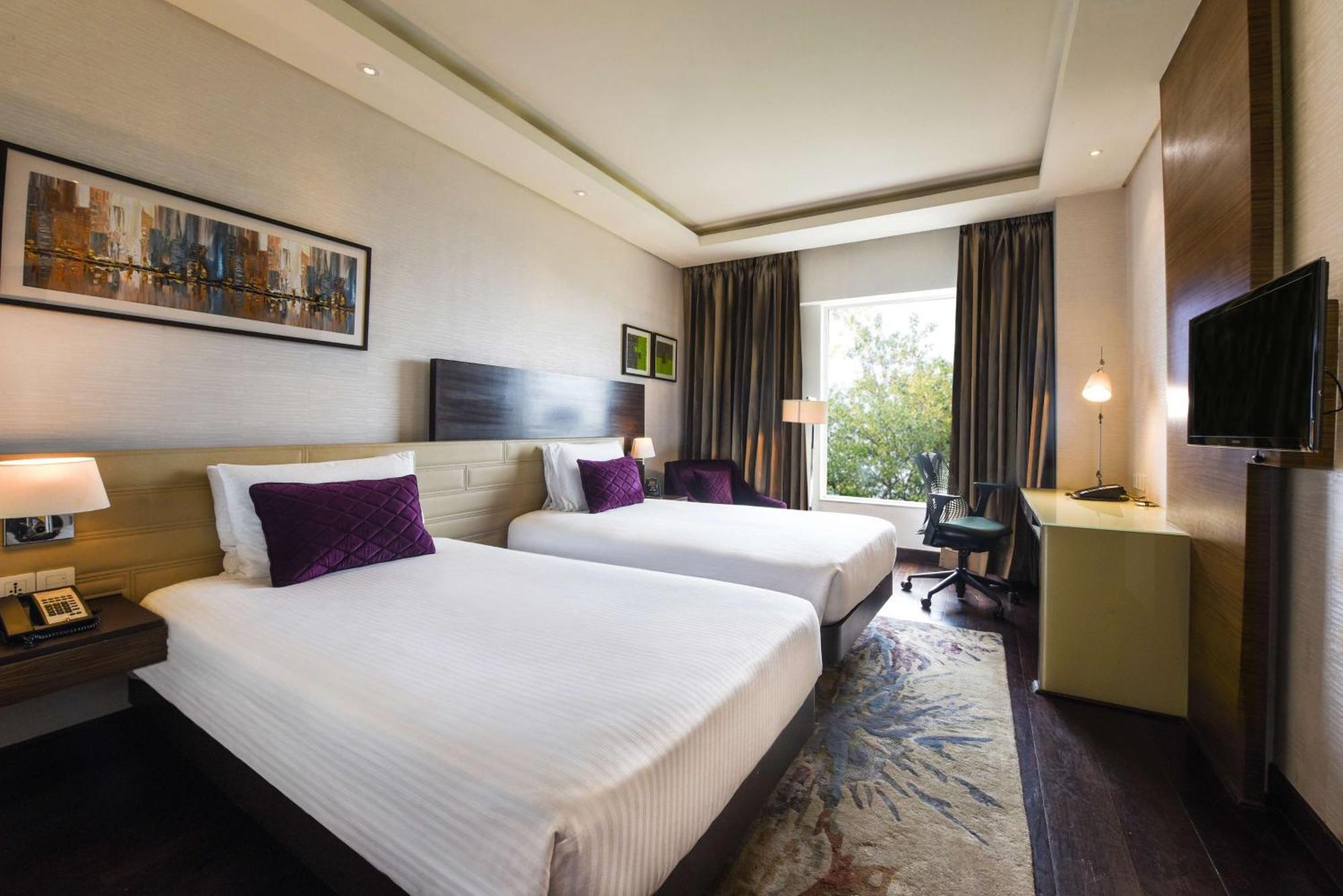 Doubletree By Hilton Gurugram Baani Square 5*