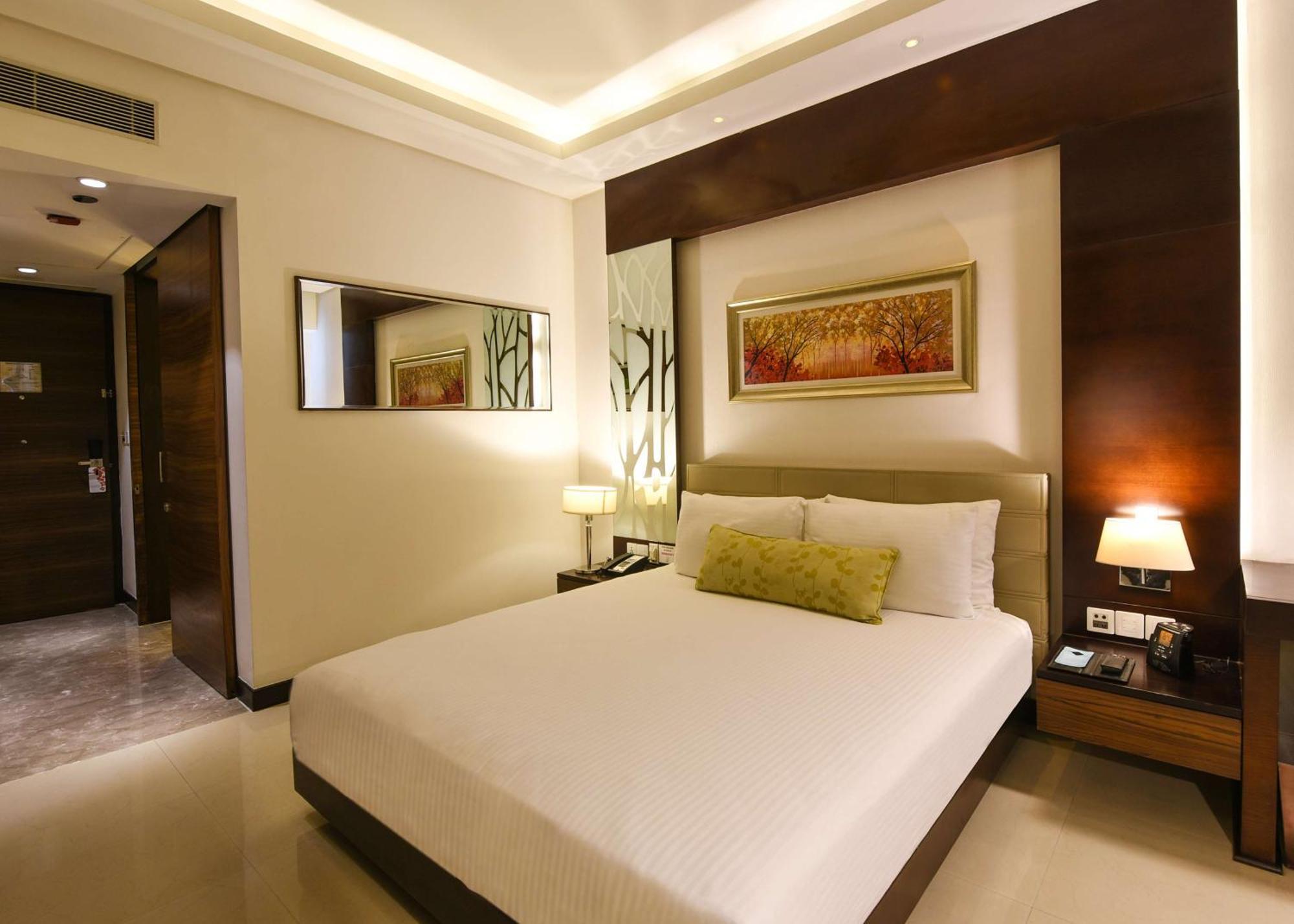 Doubletree By Hilton Gurugram Baani Square Hotel