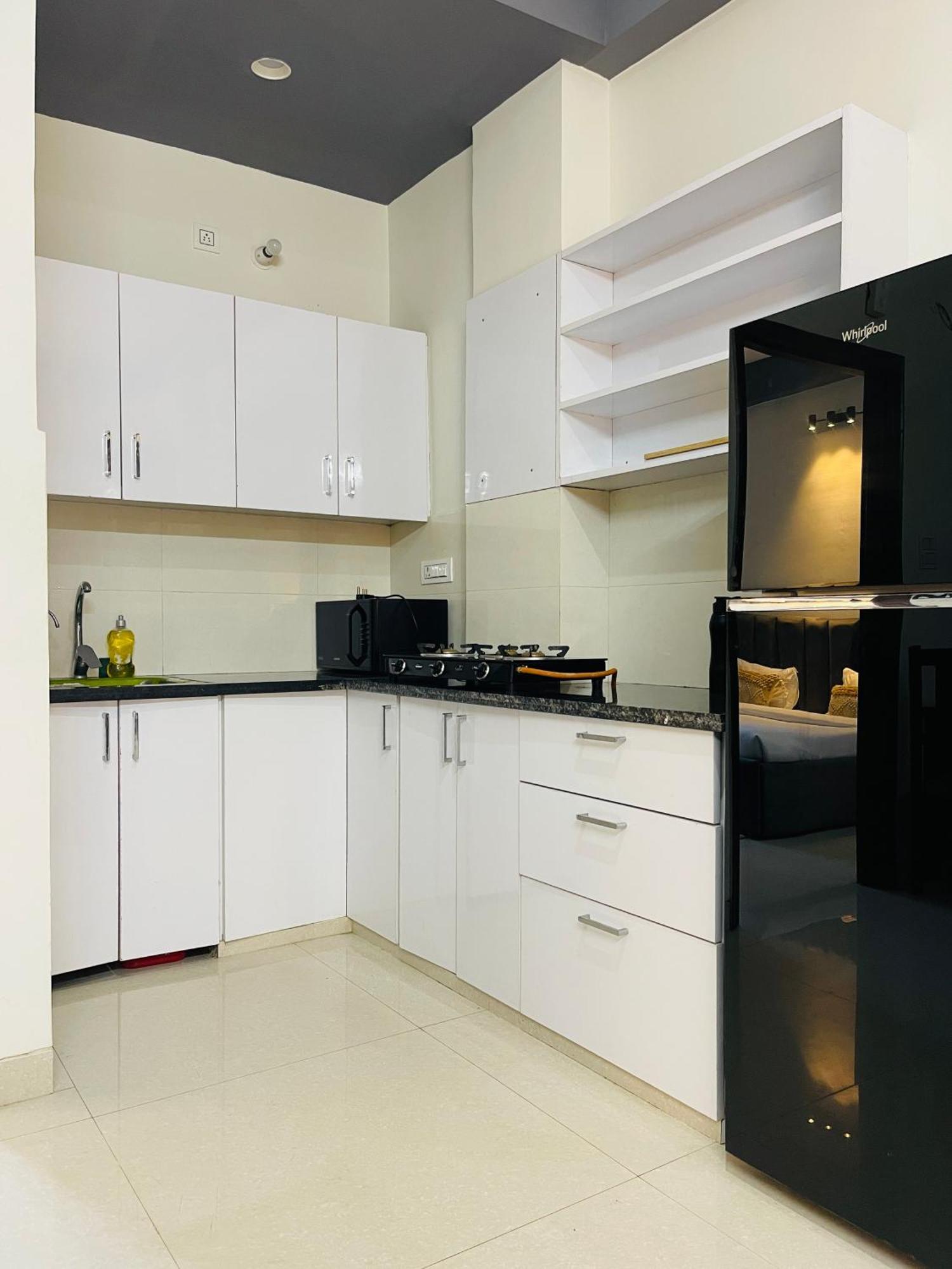 Serviced Near Medanta By Bedchambers