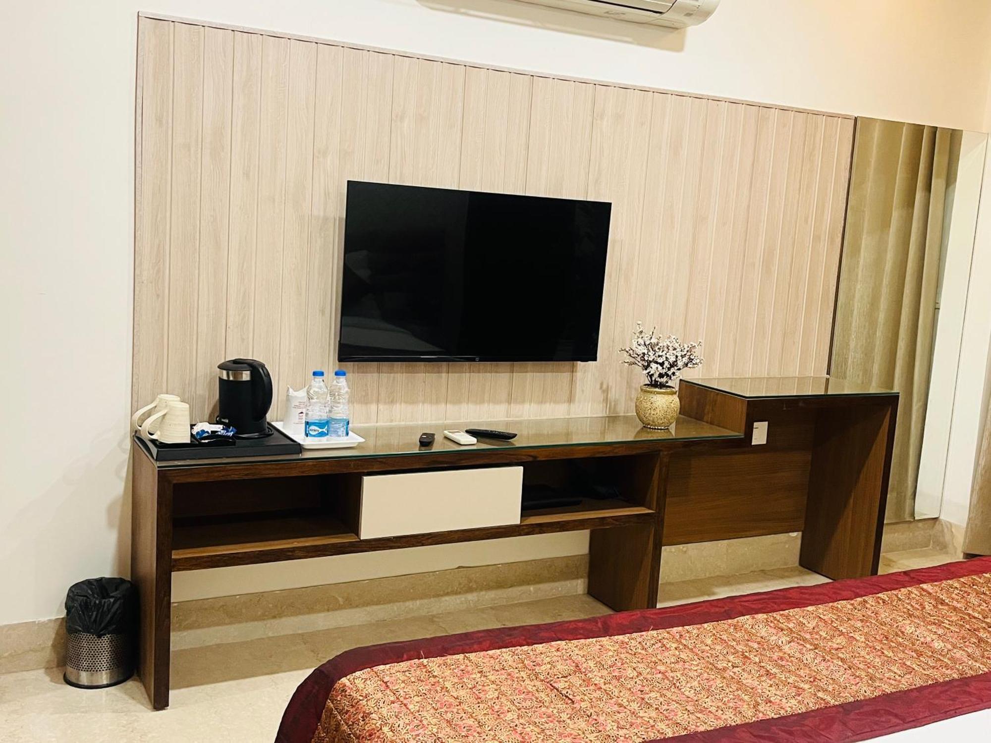 Gazebo & Medanta * Gurgaon