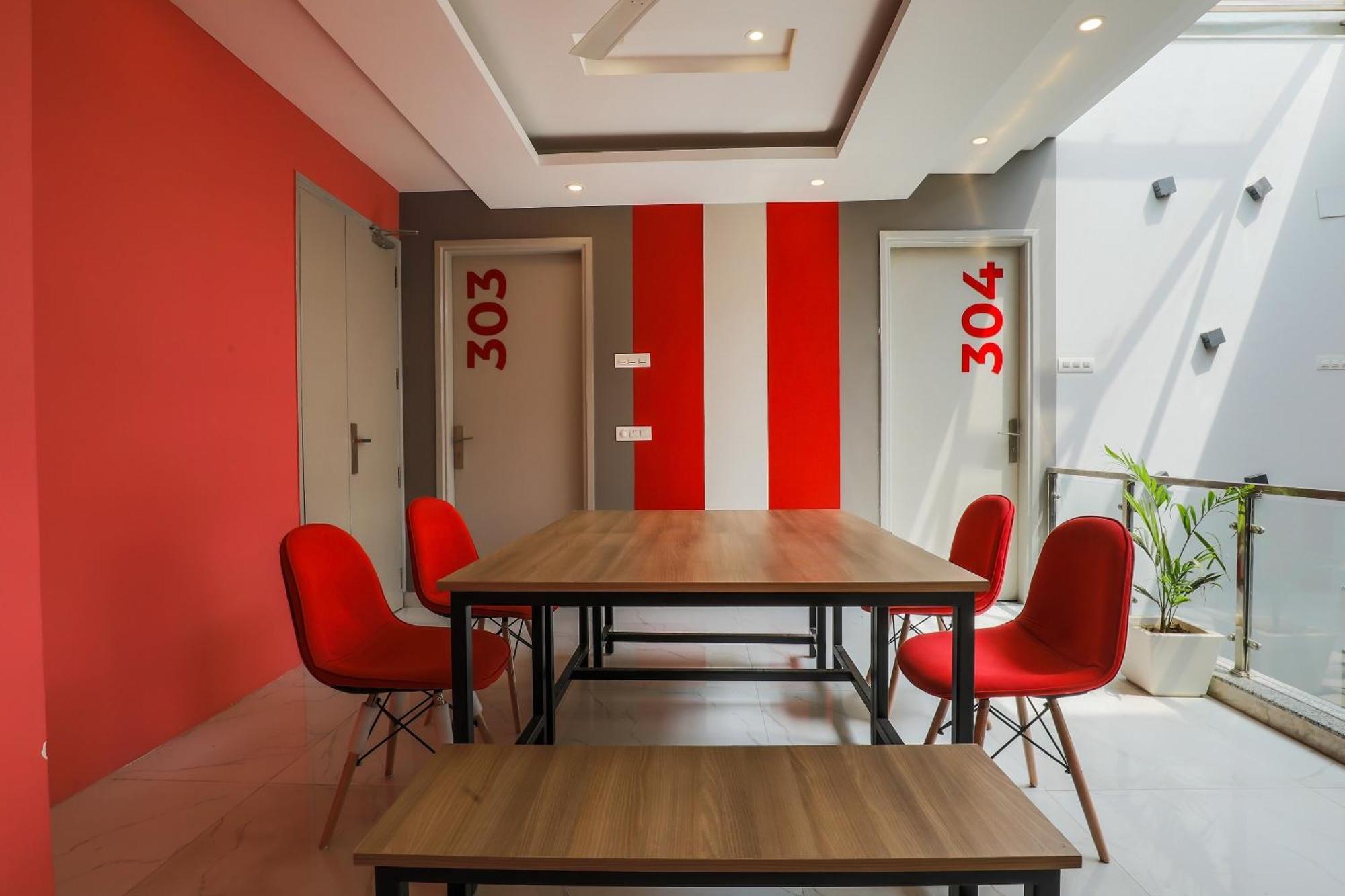 Super Oyo Capital O 325 Medanta Square Hotel Gurgaon