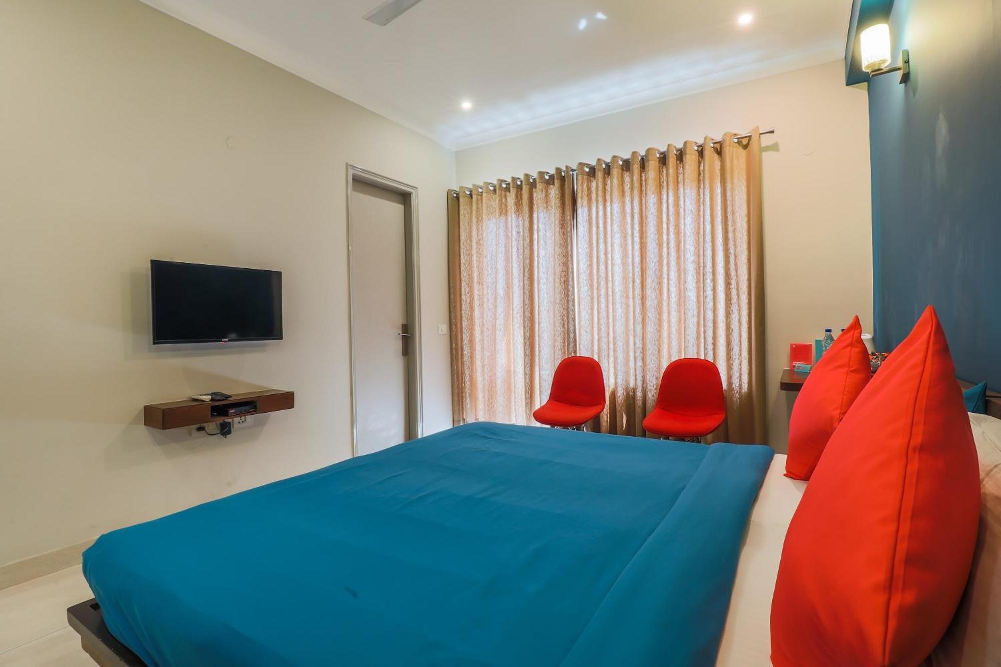 Hotel Super Oyo Capital O 325 Medanta Square