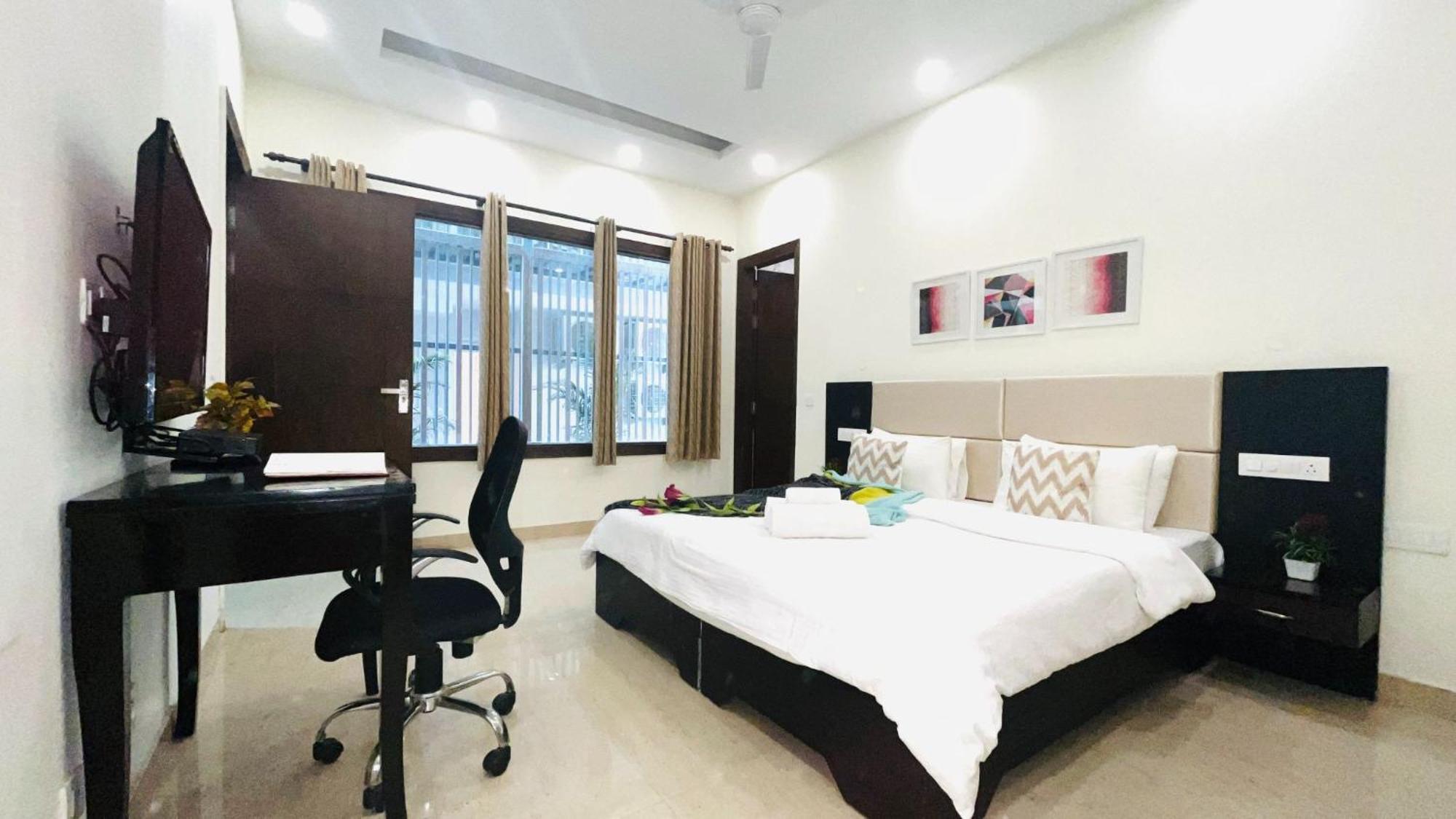 Apartment Bluo 1bhk - Dlf Cybercity, Balcony, Lift, Parking Gurgaon