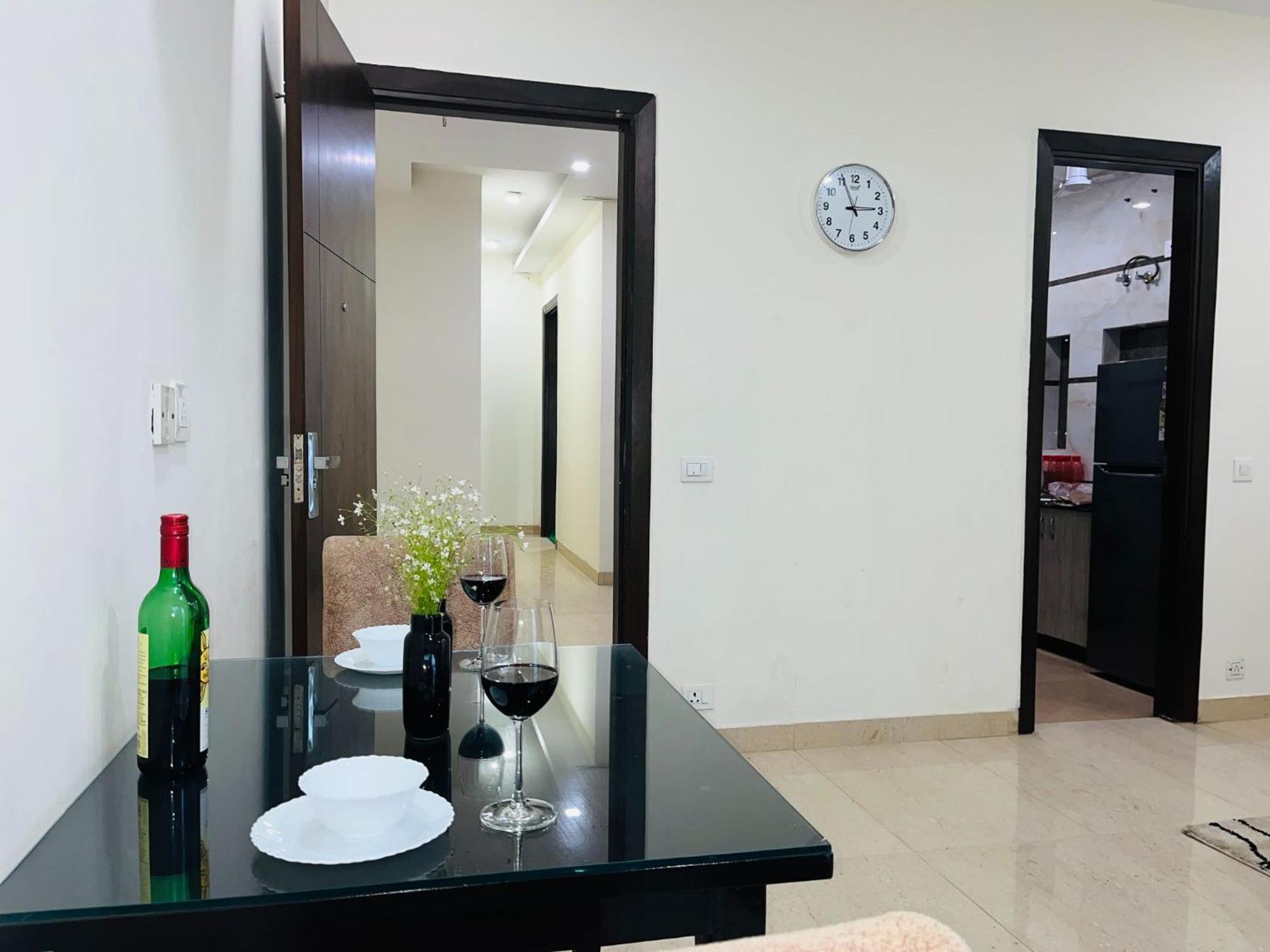 Bluo 1bhk - Dlf Cybercity, Balcony, Lift, Parking *