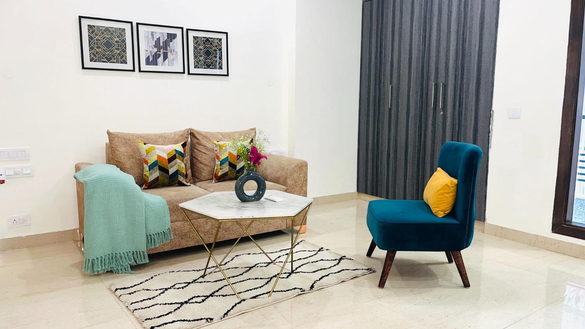 Bluo 1bhk - Dlf Cybercity, Balcony, Lift, Parking Apartment *
