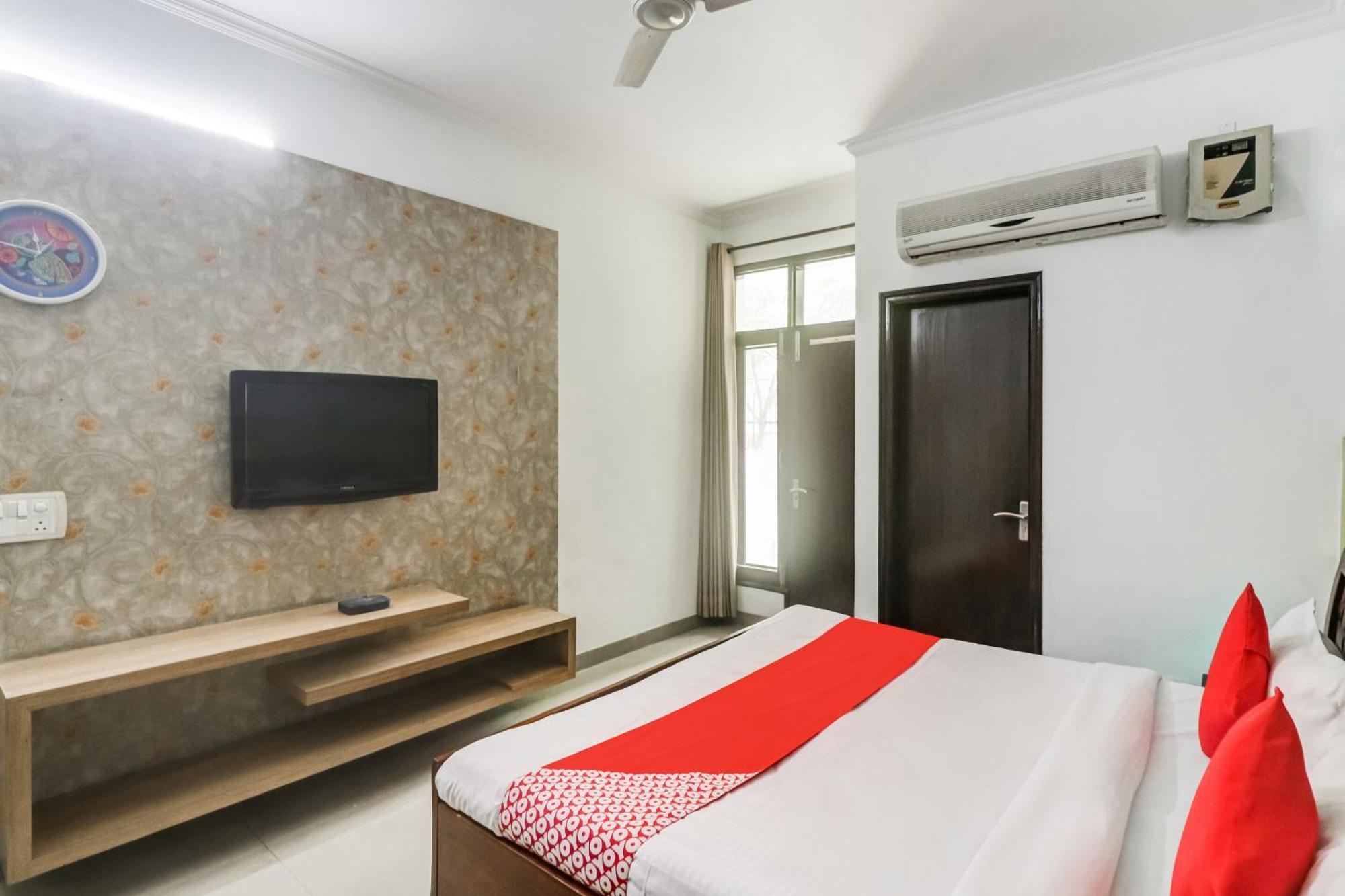Hotel O Rajvanshi Palace