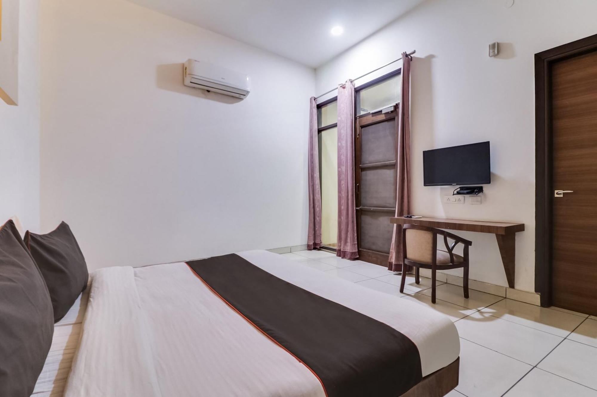 Hotel Collection O Plaza Near Inox Dreamz Gurgaon
