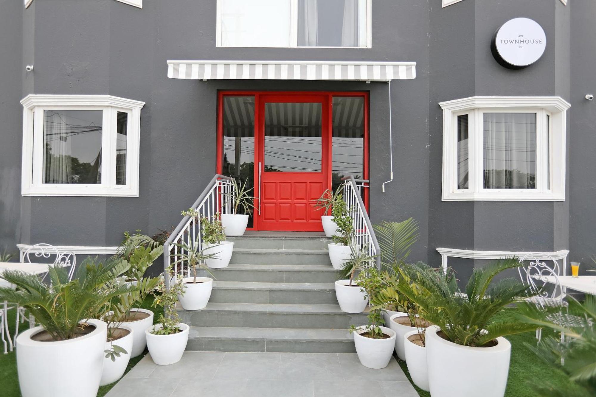 Hotel Oyo Townhouse 17 Huda Center Near Leisure Valley Park 4*