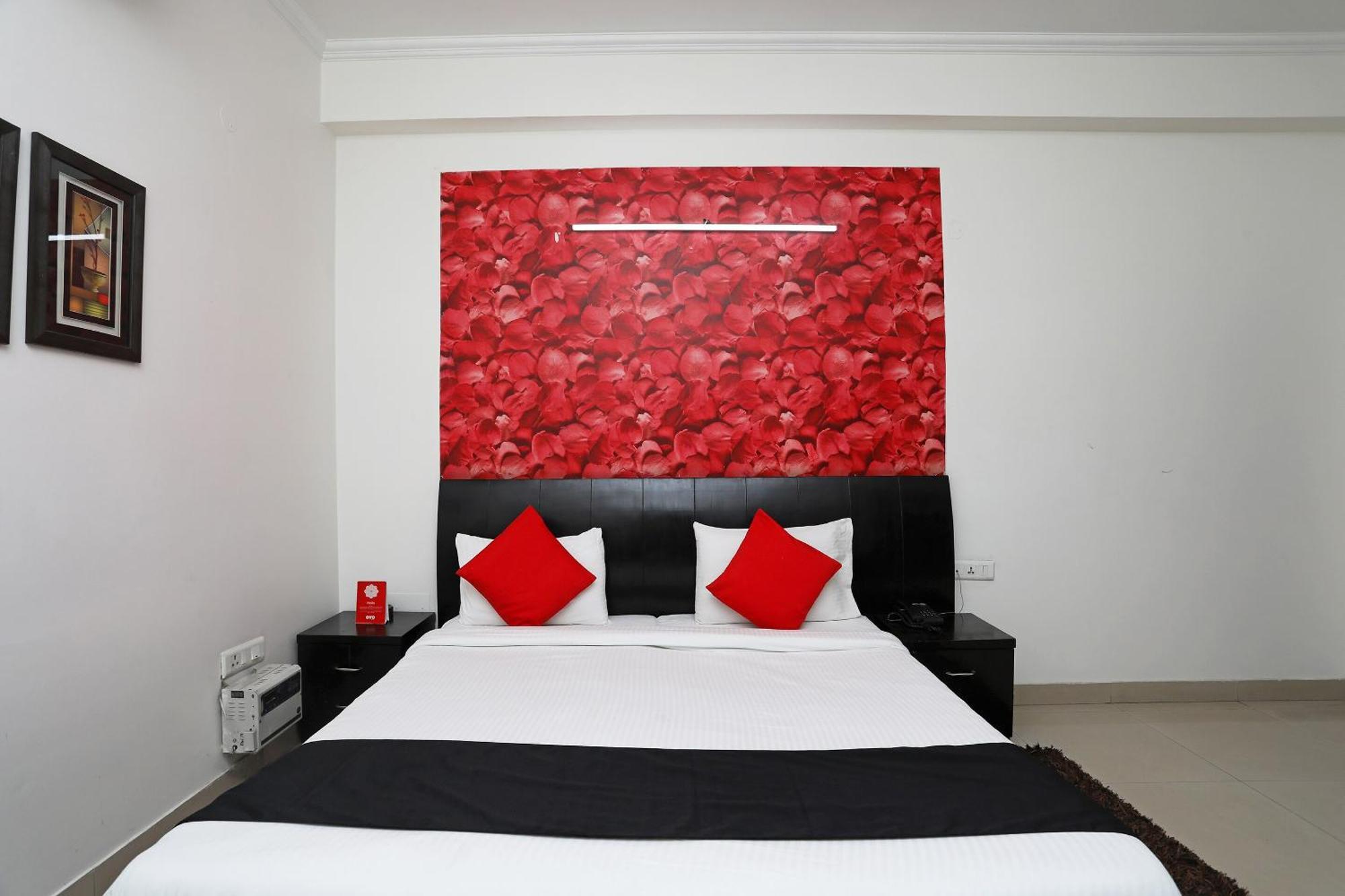 Capital O 7302 The Huespedes Hotel 3*