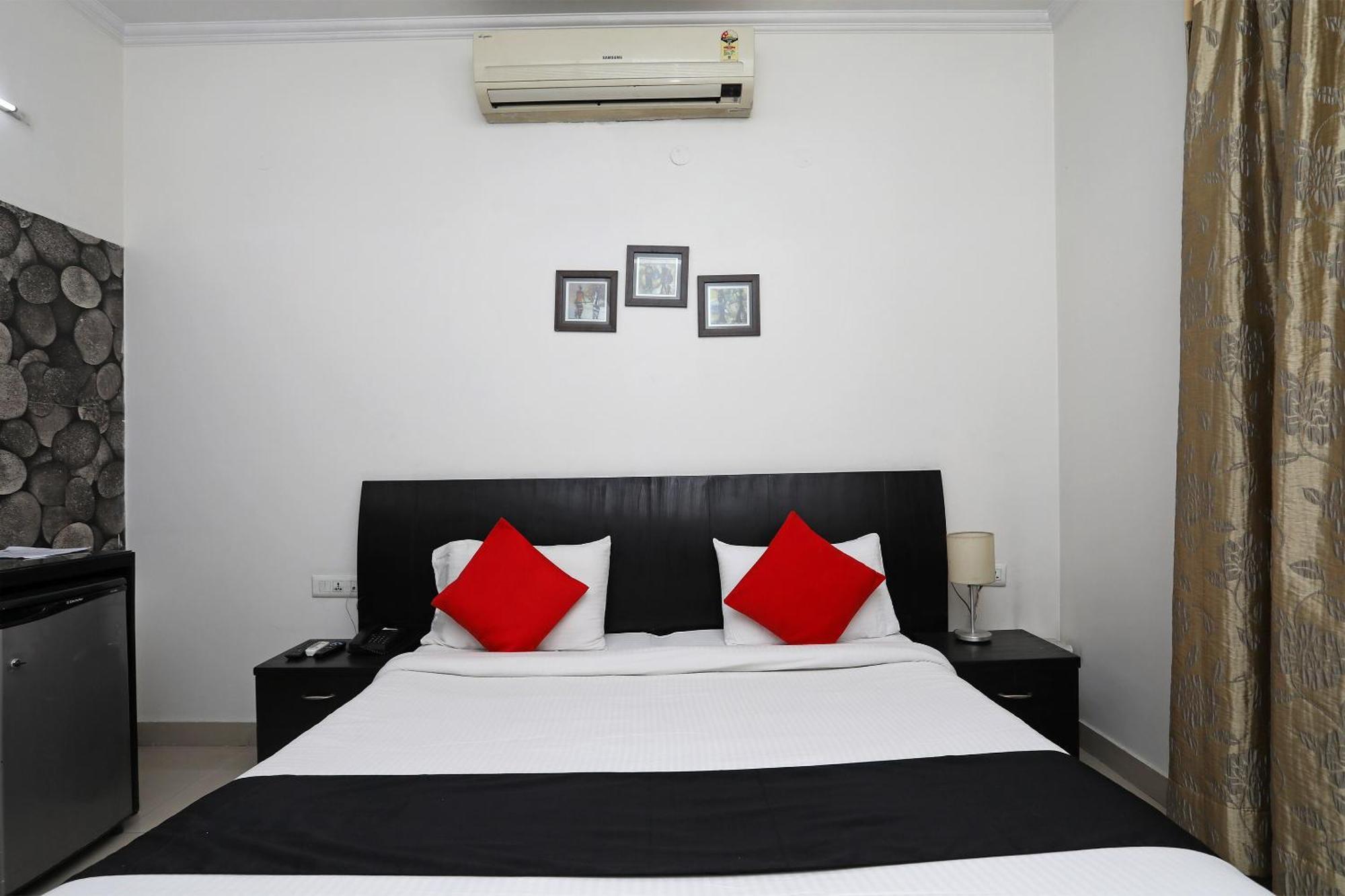 Capital O 7302 The Huespedes Hotel 3*