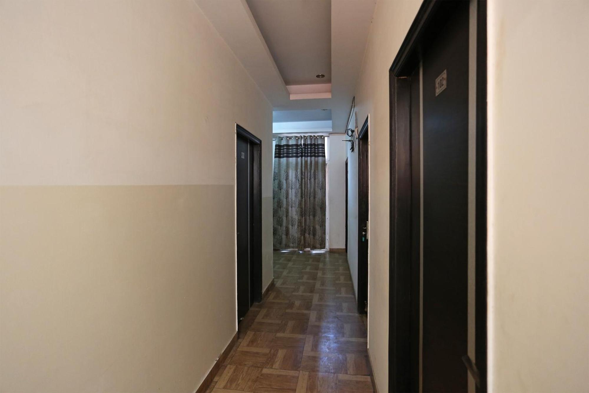 Hotel Oyo 429 Kisna Residency 3*