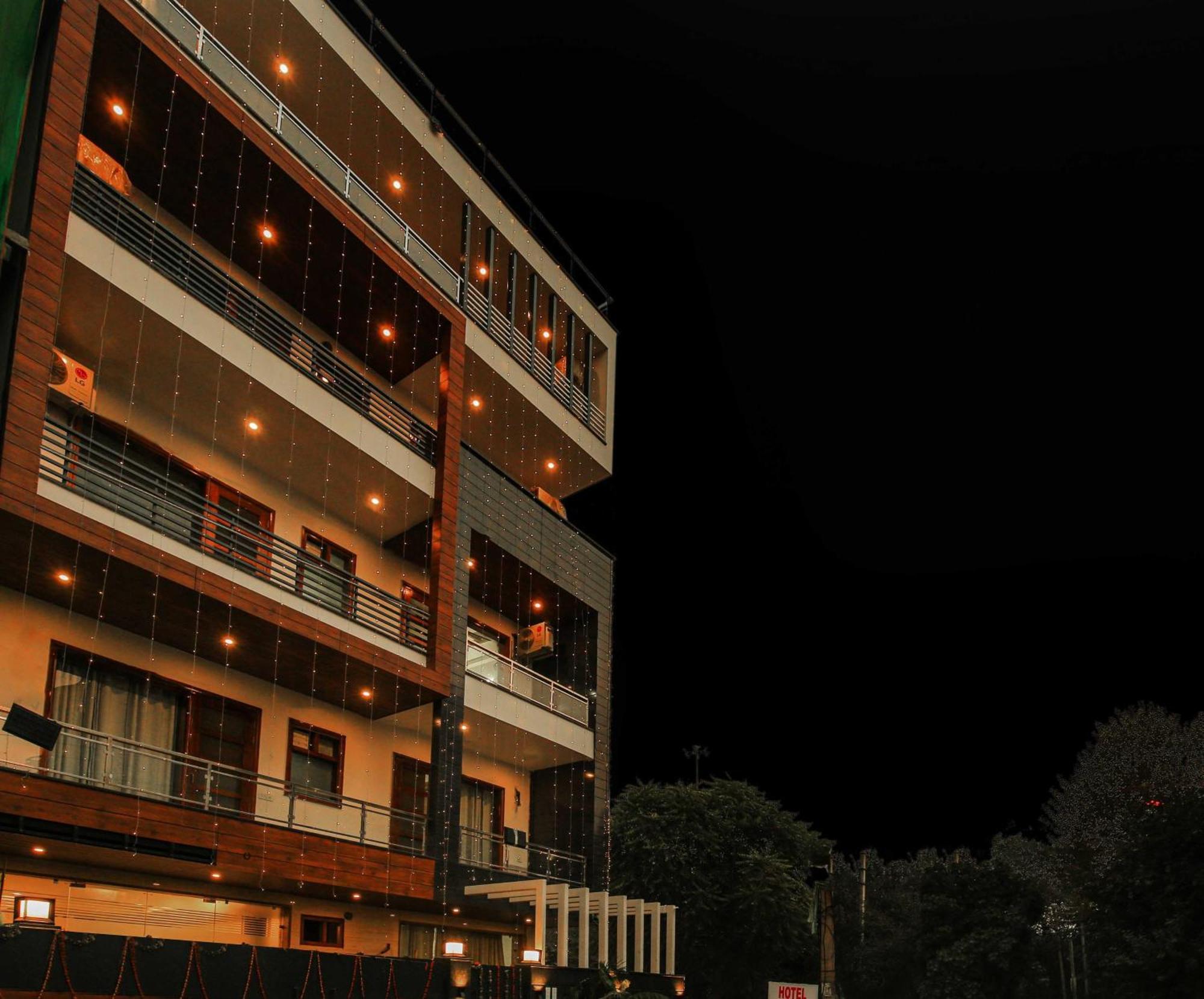 Hotel Maharaja Palace *