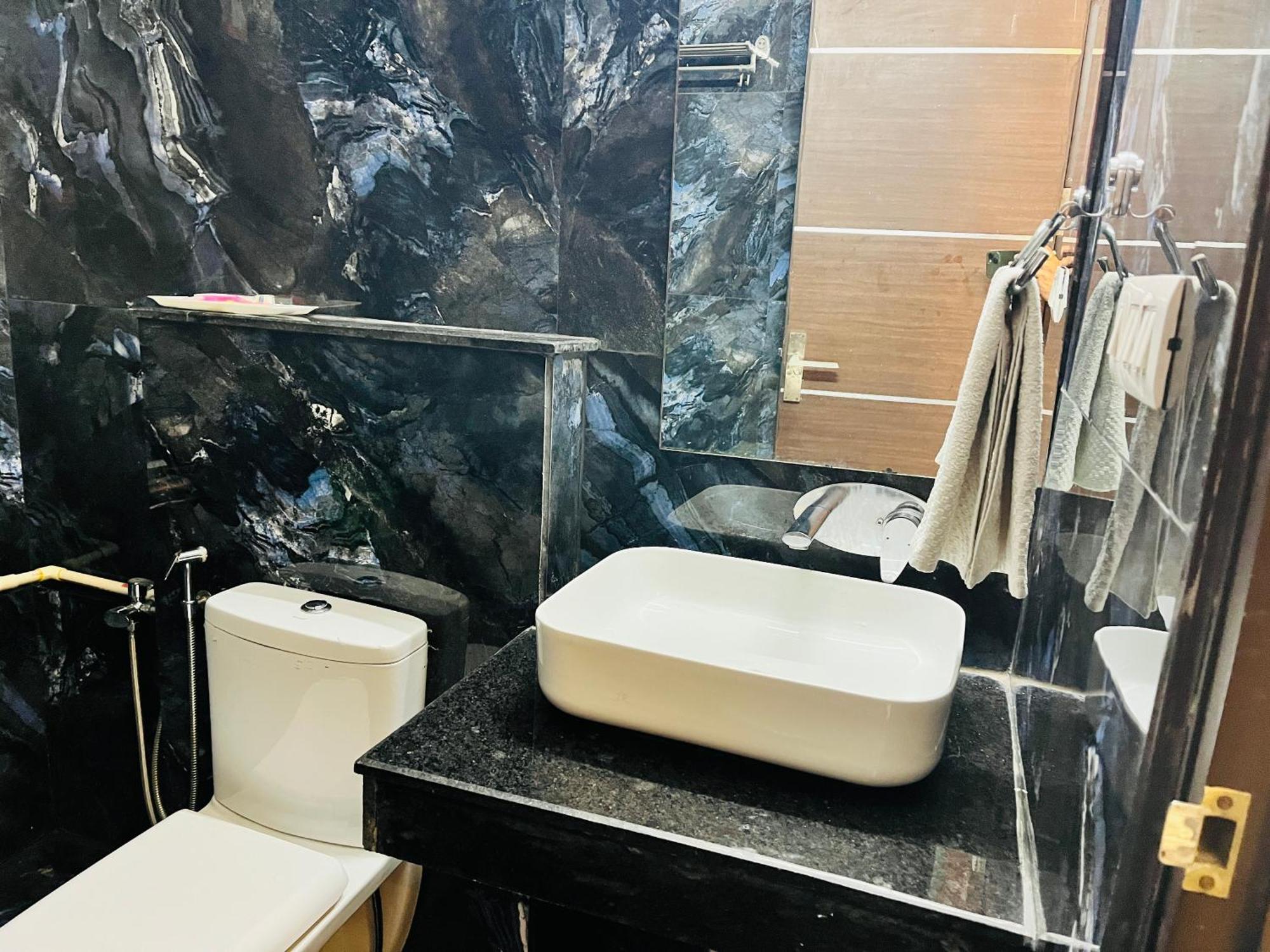 Dayal Regency Near Imt Chowk Manesar, Manesar Guest house