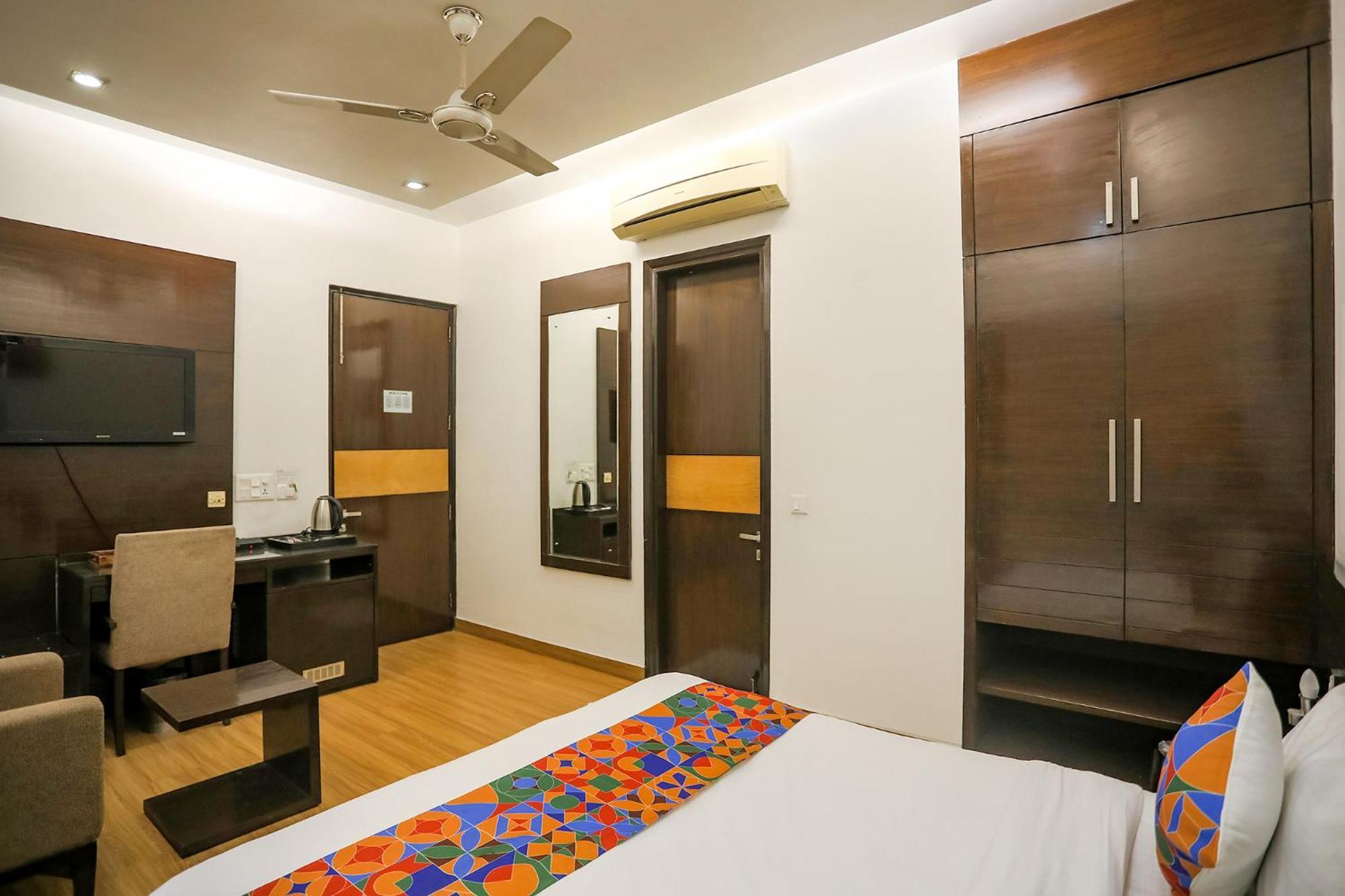 Hotel Fabhotel Rivlet Residency
