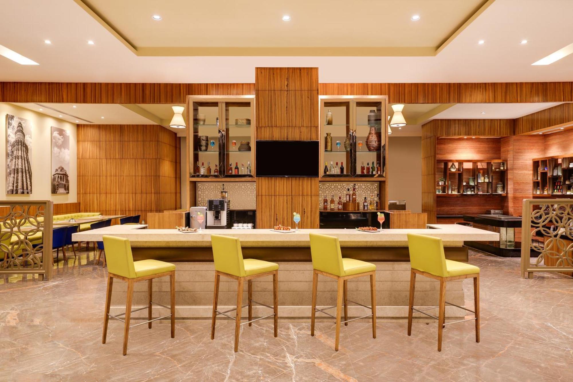 Hotel Lemon Tree Hotel, Sector 68, Sohna Road, Gurugram 4*
