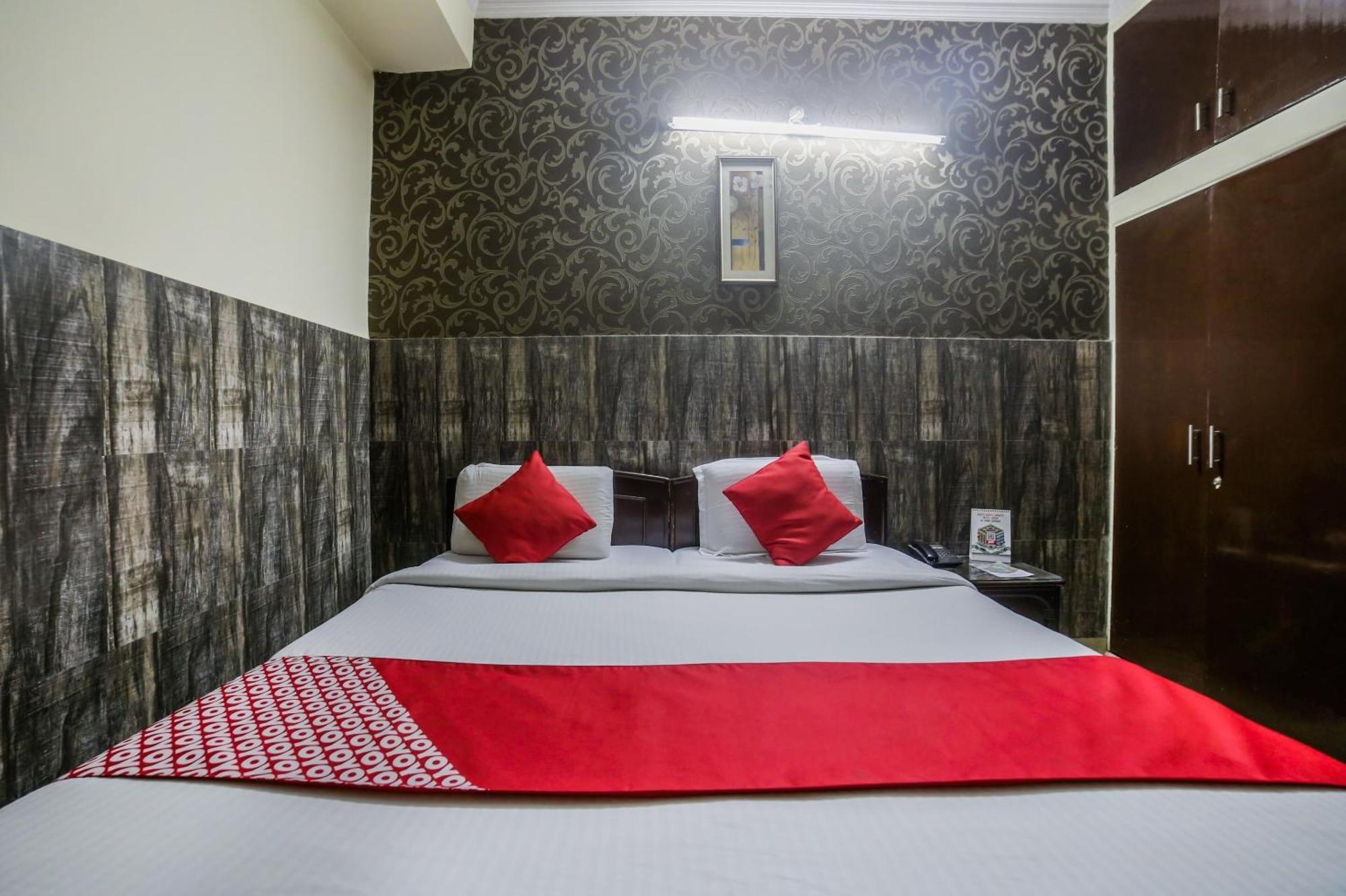 Oyo Downtown Near Leisure Valley Park 3*