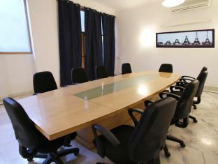 Luxury And Jcm Marg Hotel Gurgaon