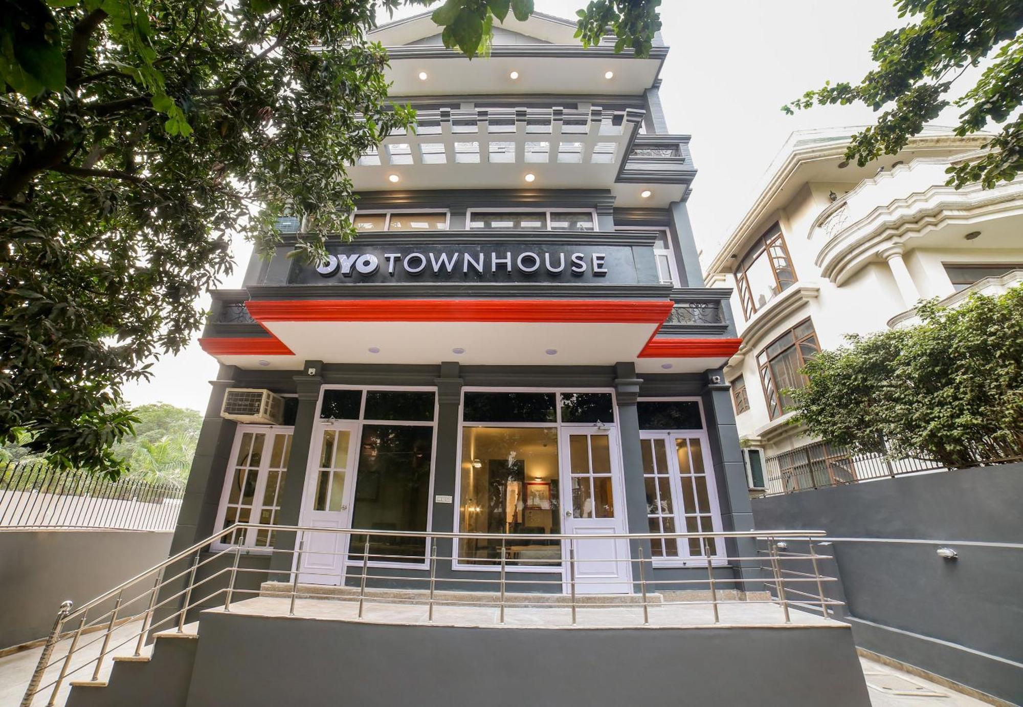 Townhouse 330 Dlf Phase-2 Near Leisure Valley Park