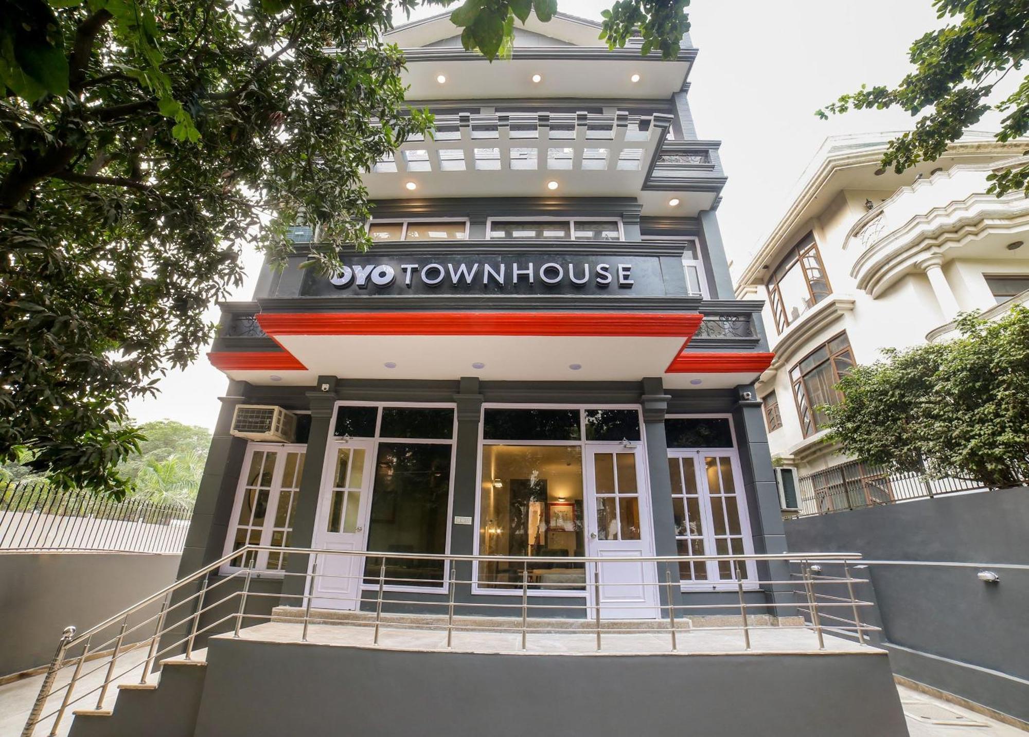 Townhouse 330 Dlf Phase-2 Near Leisure Valley Park Gurgaon