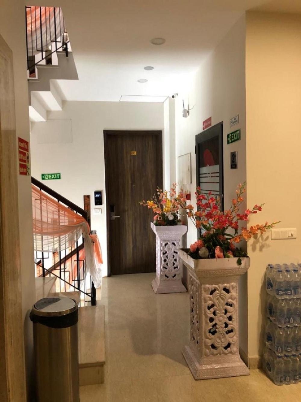 Comfort Dhaliwals, Hotel Gurgaon