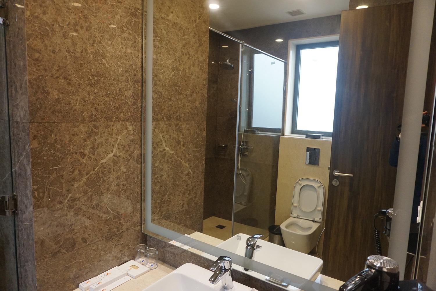 Comfort Dhaliwals, Hotel