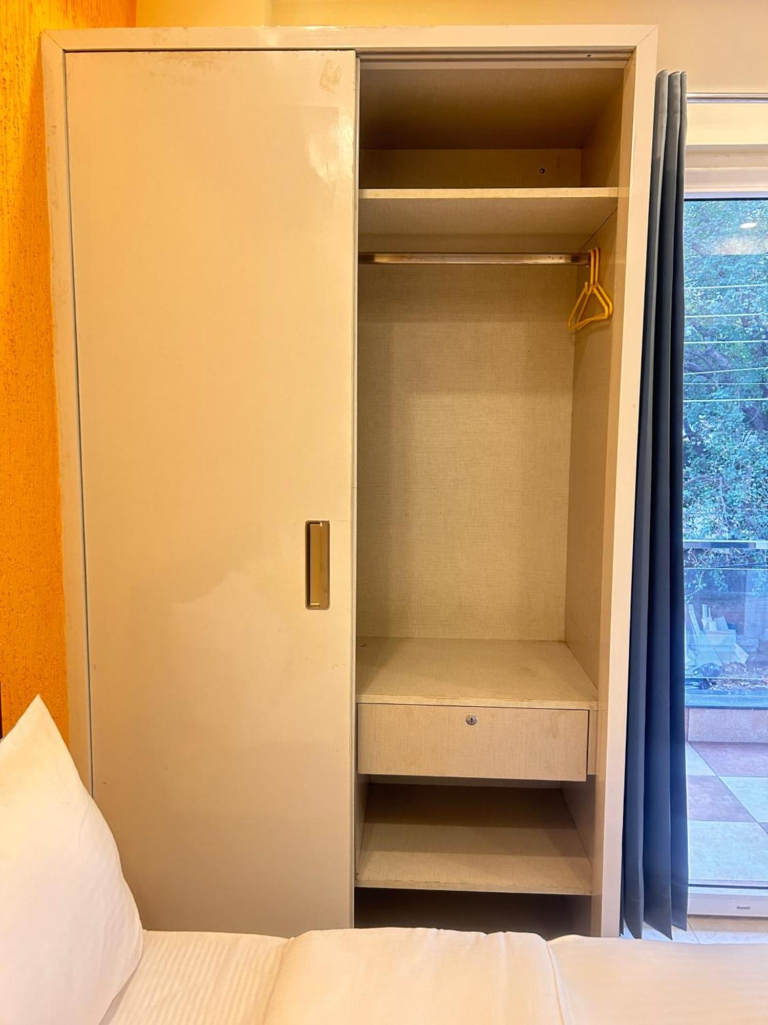 Hotel Lime Tree Service - Medanta Medicity,